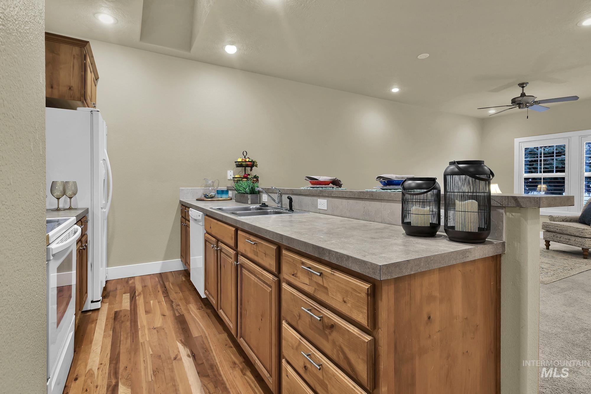 2324 Wood Springs Ave, Caldwell, Idaho 83605-5295, 2 Bedrooms, 2 Bathrooms, Residential For Sale, Price $309,995,MLS 98973376