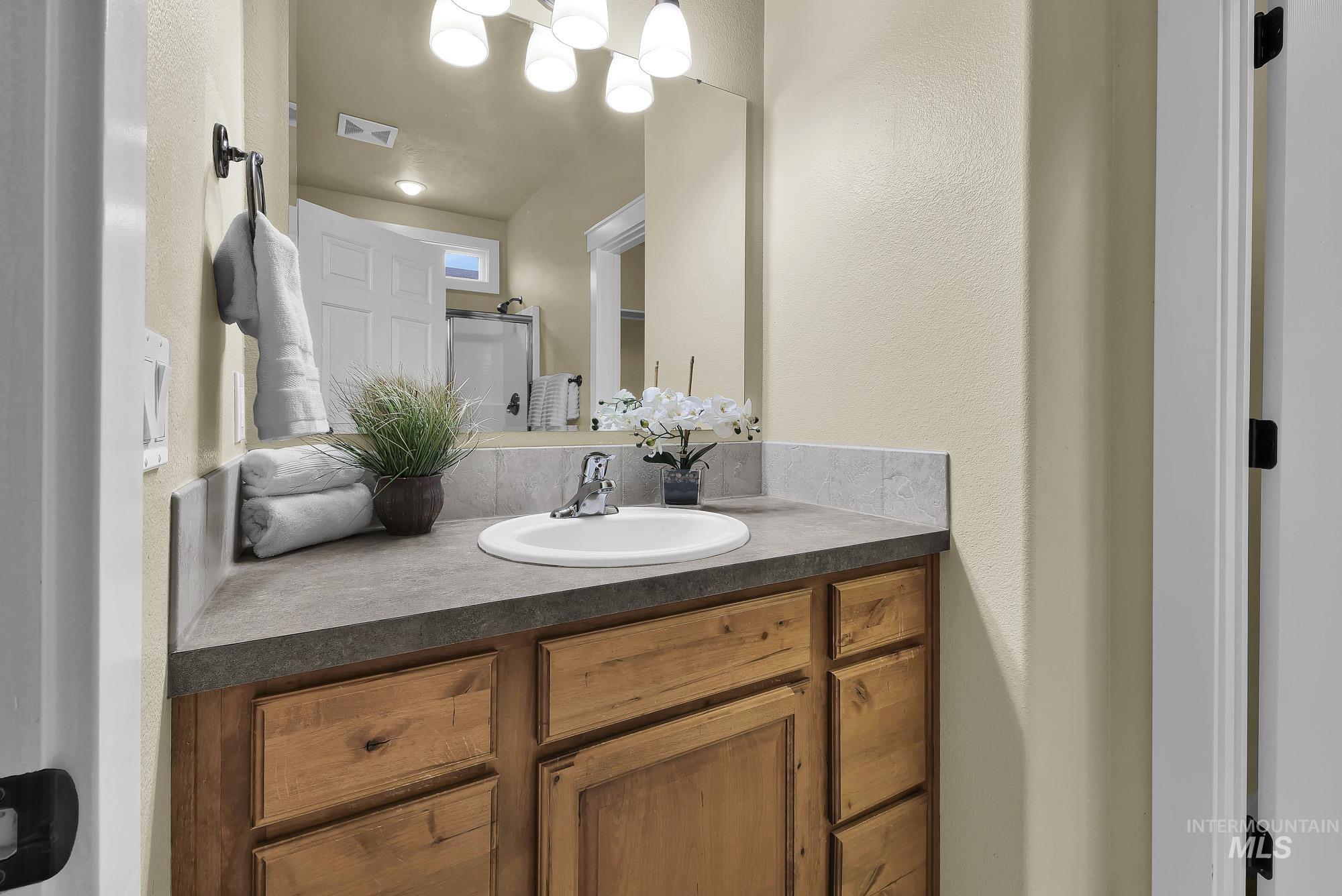 2324 Wood Springs Ave, Caldwell, Idaho 83605-5295, 2 Bedrooms, 2 Bathrooms, Residential For Sale, Price $309,995,MLS 98973376