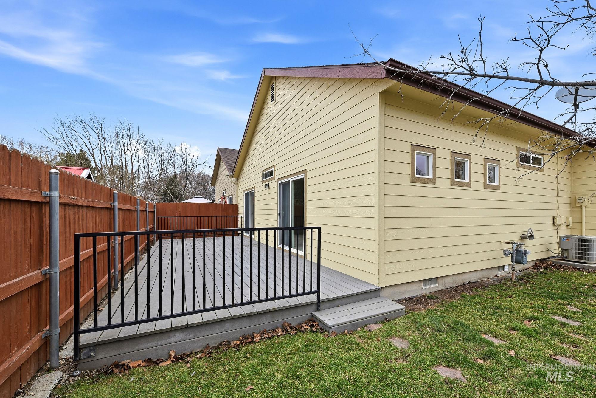 2324 Wood Springs Ave, Caldwell, Idaho 83605-5295, 2 Bedrooms, 2 Bathrooms, Residential For Sale, Price $309,995,MLS 98973376