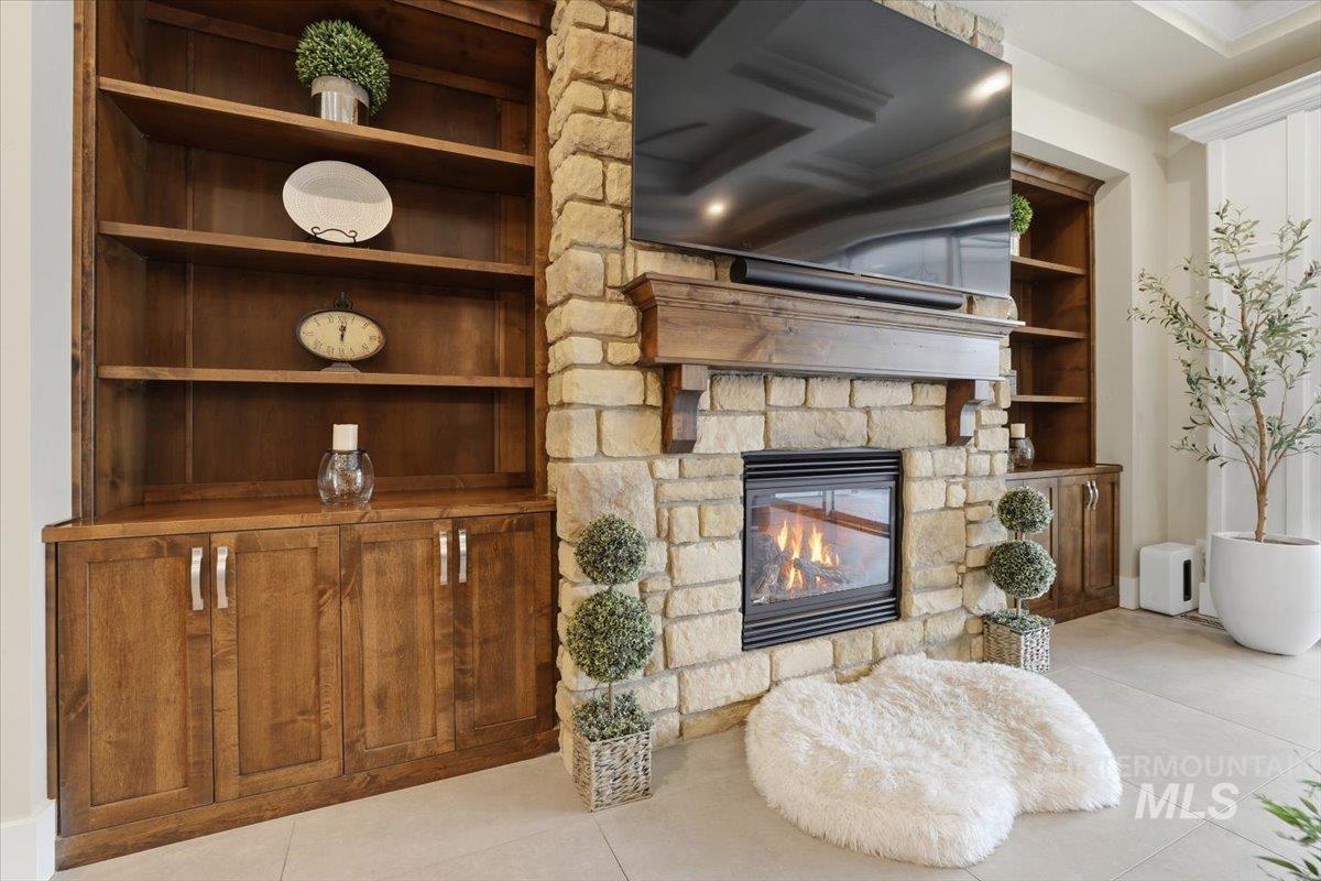 6590 N Fairborn Ave, Meridian, Idaho 83646, 4 Bedrooms, 3.5 Bathrooms, Residential For Sale, Price $1,325,000,MLS 98973380