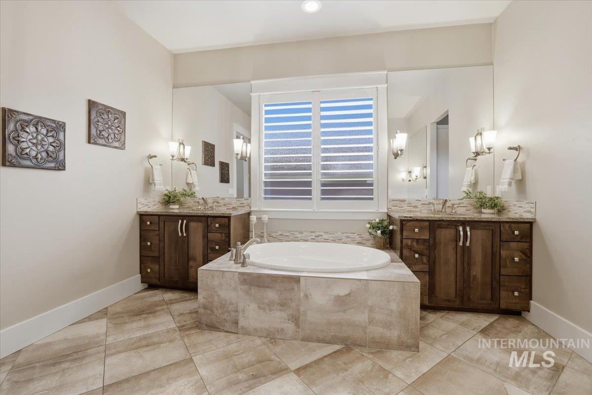 6590 N Fairborn Ave, Meridian, Idaho 83646, 4 Bedrooms, 3.5 Bathrooms, Residential For Sale, Price $1,325,000,MLS 98973380