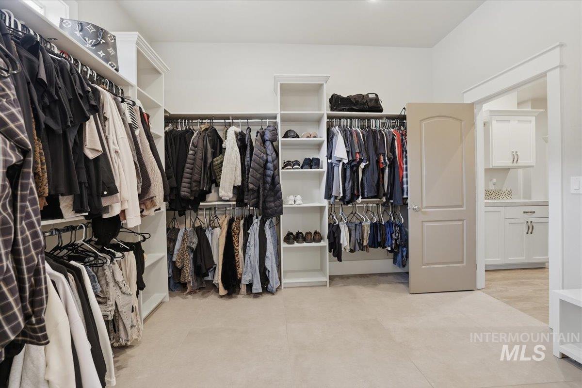 6590 N Fairborn Ave, Meridian, Idaho 83646, 4 Bedrooms, 3.5 Bathrooms, Residential For Sale, Price $1,325,000,MLS 98973380