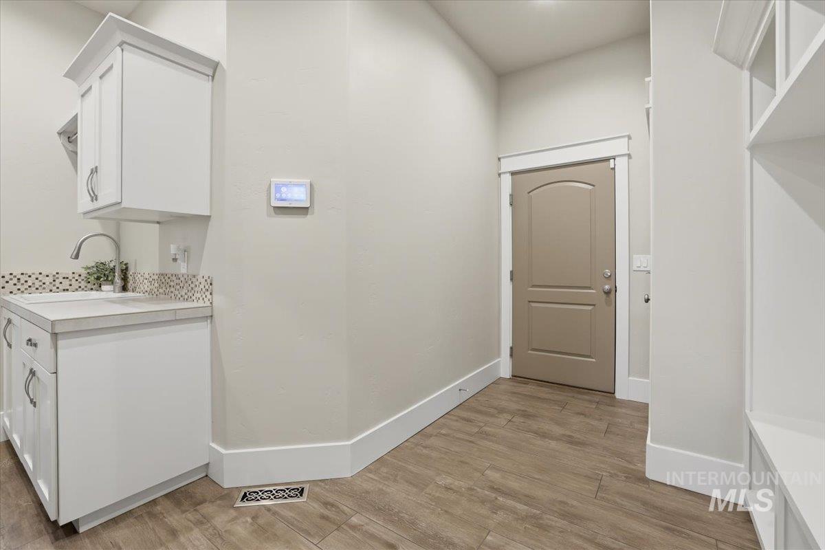 6590 N Fairborn Ave, Meridian, Idaho 83646, 4 Bedrooms, 3.5 Bathrooms, Residential For Sale, Price $1,325,000,MLS 98973380