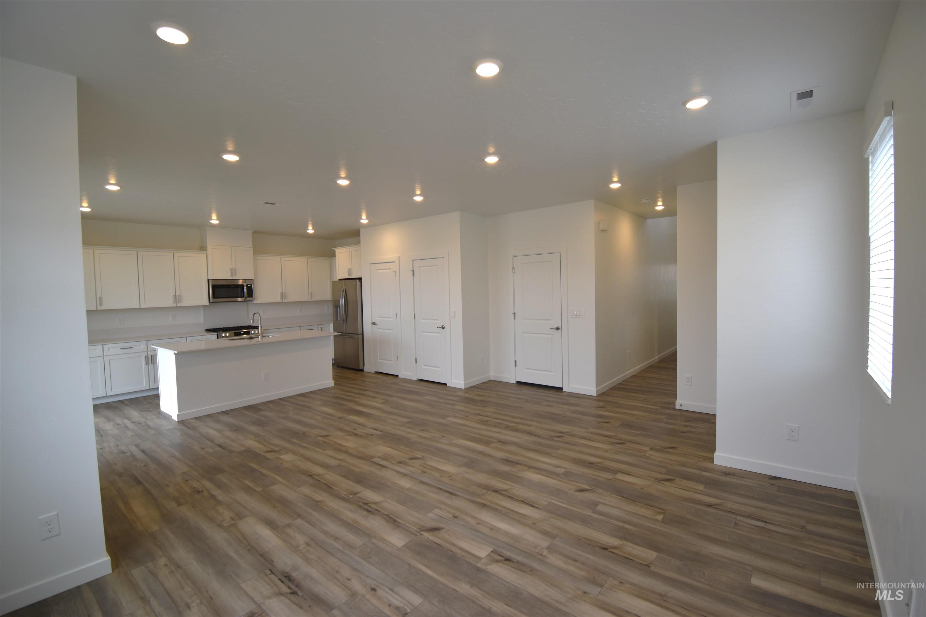 8191 W Grey Alder Dr, Eagle, Idaho 83616, 3 Bedrooms, 2.5 Bathrooms, Rental For Rent, Price $2,395,MLS 98973381