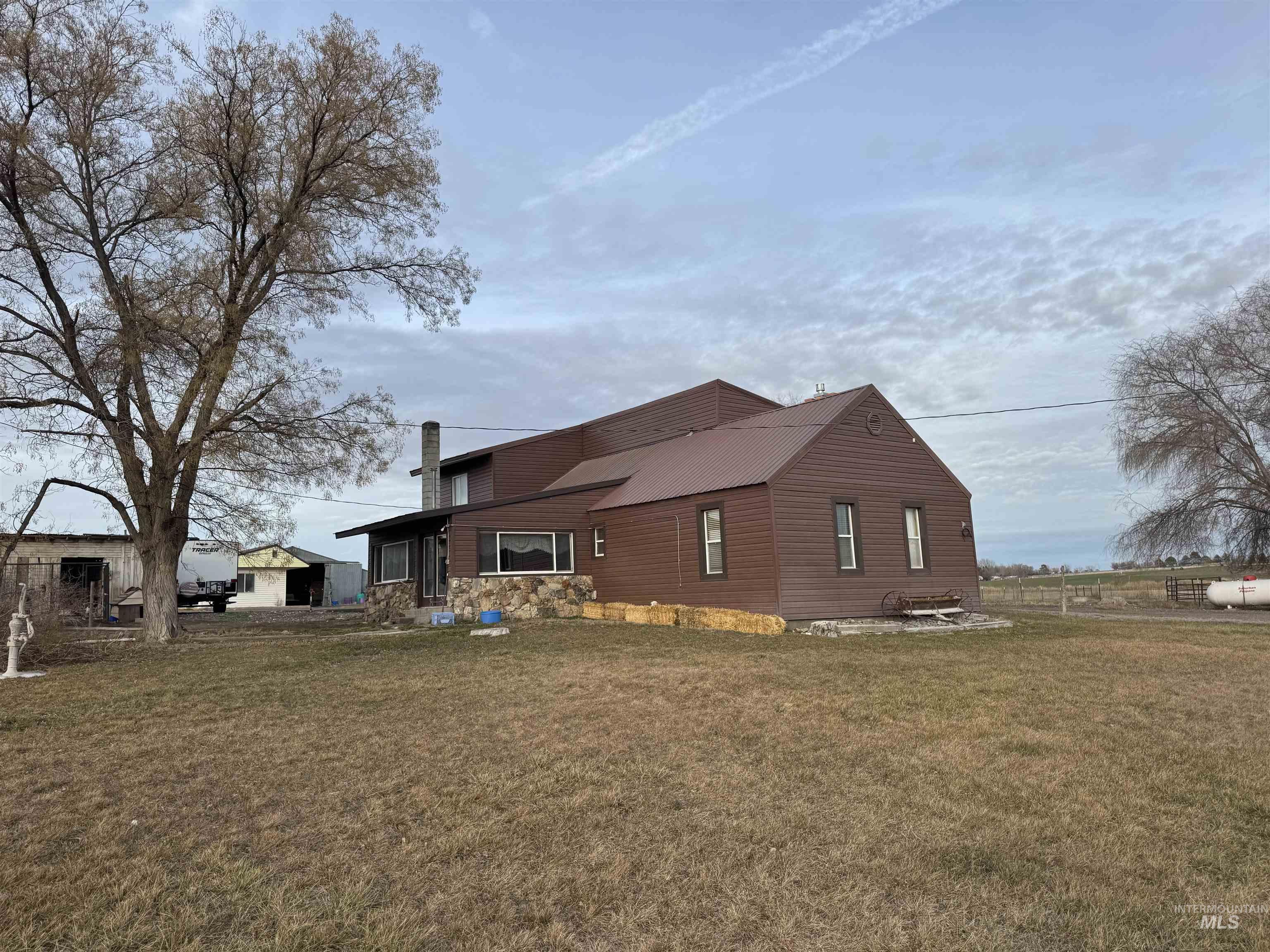 1164 E 4150 N, Buhl, Idaho 83316, 5 Bedrooms, 2 Bathrooms, Residential For Sale, Price $999,000,MLS 98973386