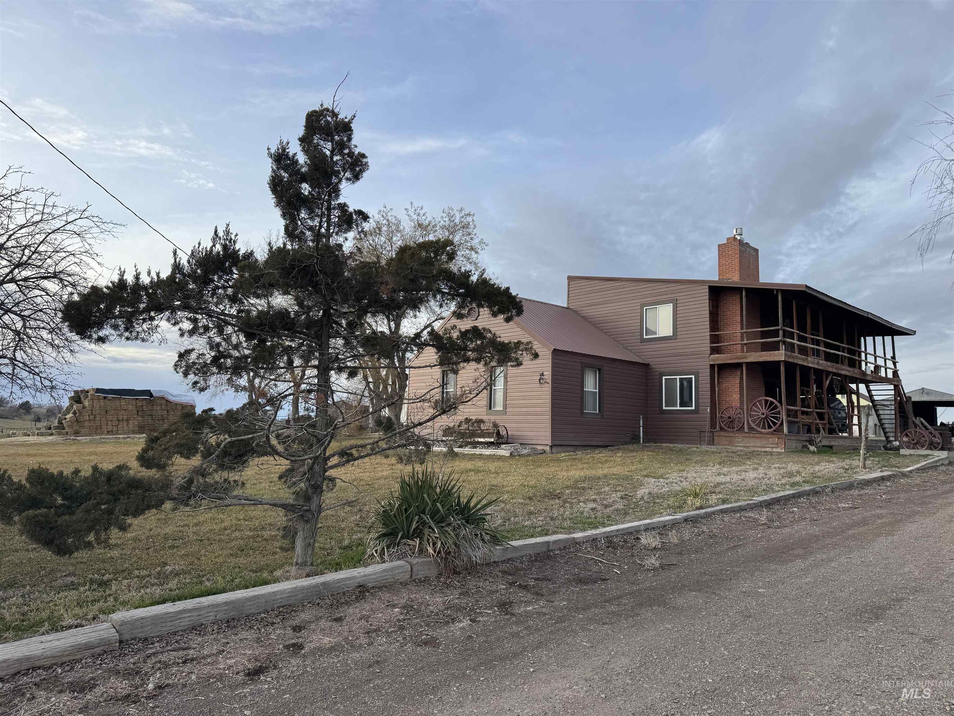 1164 E 4150 N, Buhl, Idaho 83316, 5 Bedrooms, 2 Bathrooms, Residential For Sale, Price $999,000,MLS 98973386