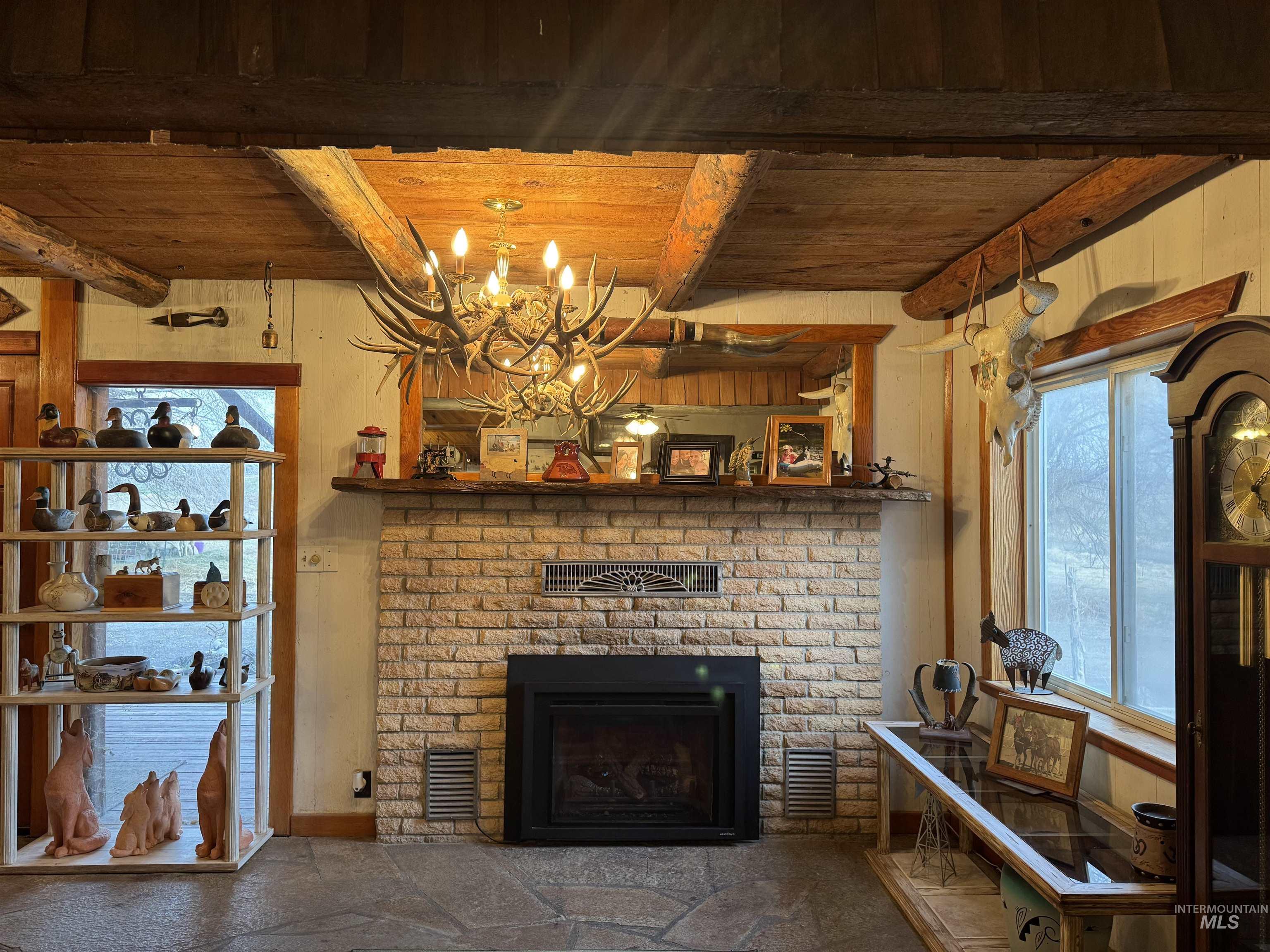 1164 E 4150 N, Buhl, Idaho 83316, 5 Bedrooms, 2 Bathrooms, Residential For Sale, Price $999,000,MLS 98973386