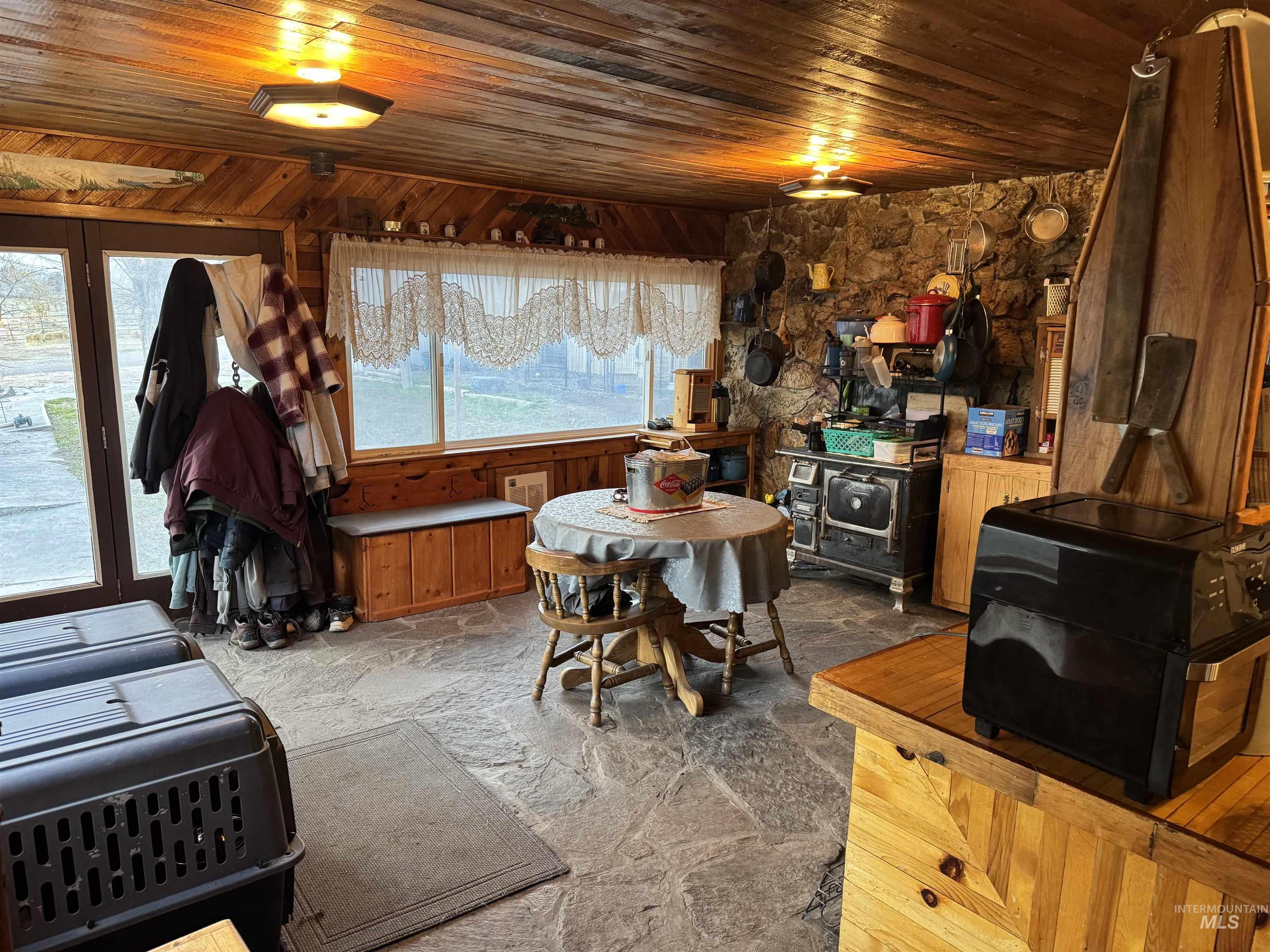 1164 E 4150 N, Buhl, Idaho 83316, 5 Bedrooms, 2 Bathrooms, Residential For Sale, Price $999,000,MLS 98973386