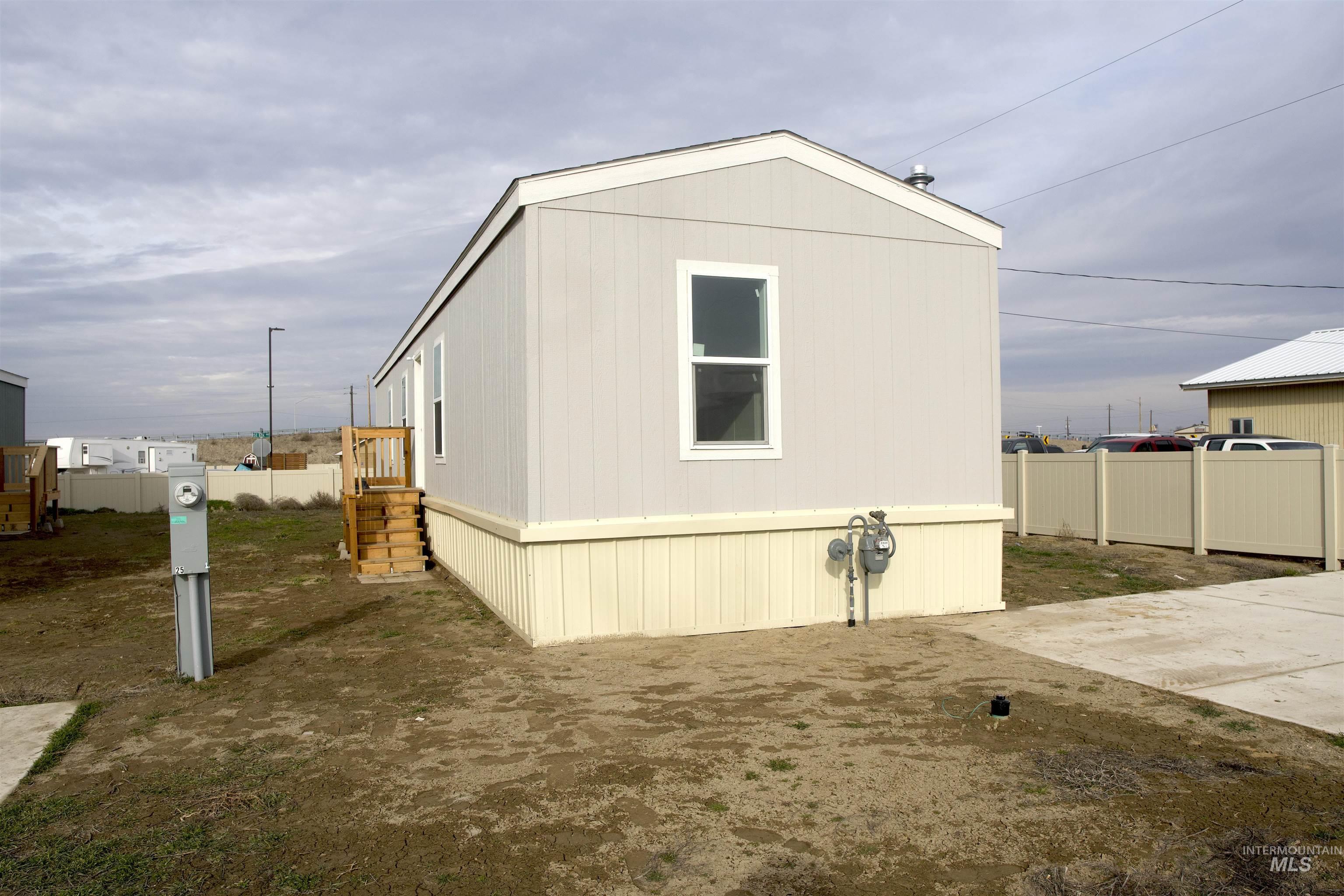 684 SE 10th St, Ontario, Oregon 97914, 3 Bedrooms, 2 Bathrooms, Residential For Sale, Price $125,000,MLS 98973388