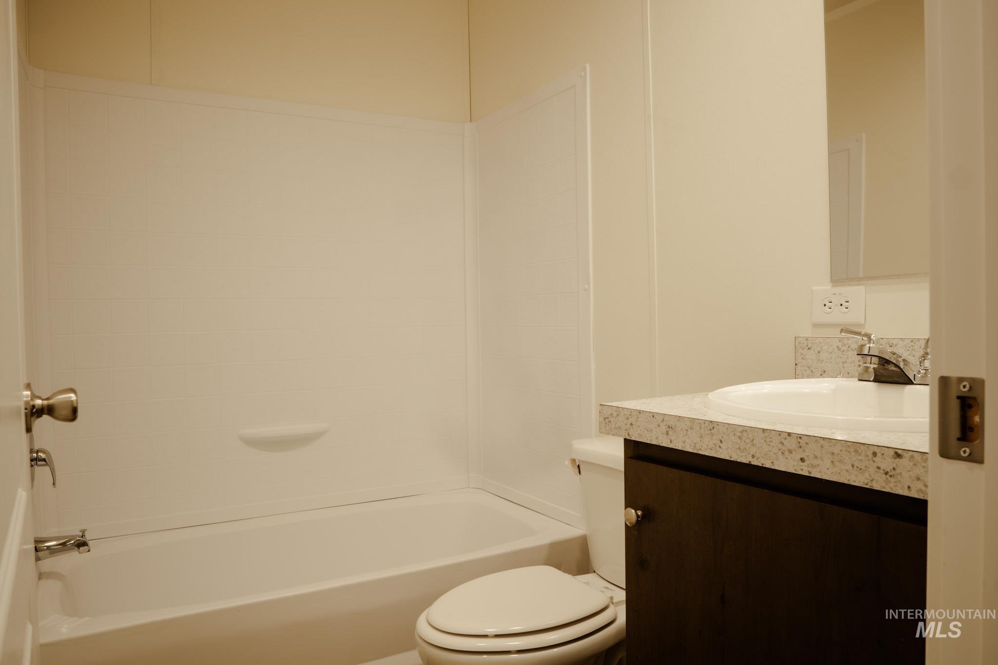 684 SE 10th St, Ontario, Oregon 97914, 3 Bedrooms, 2 Bathrooms, Residential For Sale, Price $125,000, 98973388