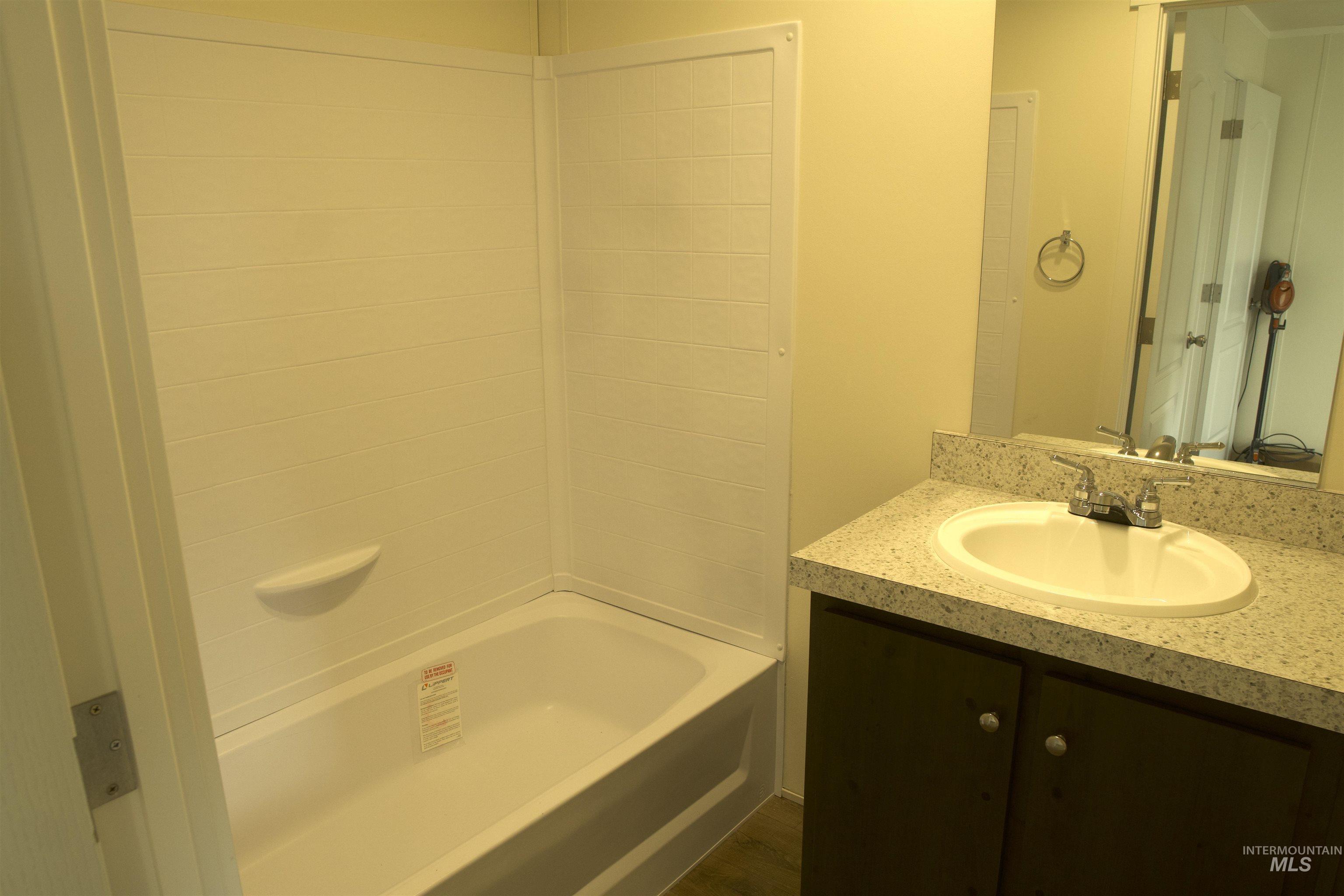 684 SE 10th St, Ontario, Oregon 97914, 3 Bedrooms, 2 Bathrooms, Residential For Sale, Price $125,000,MLS 98973388