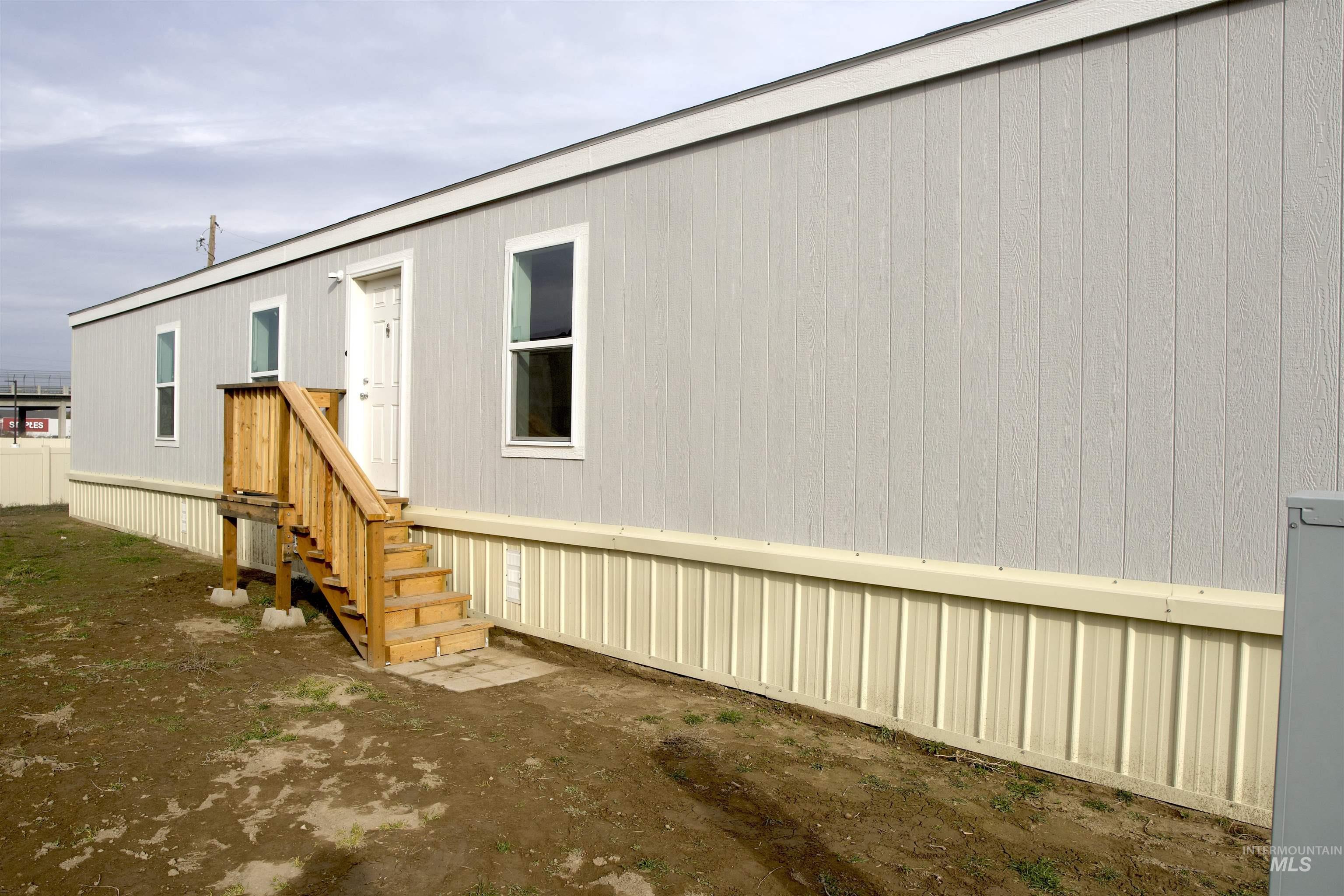 684 SE 10th St, Ontario, Oregon 97914, 3 Bedrooms, 2 Bathrooms, Residential For Sale, Price $125,000,MLS 98973388