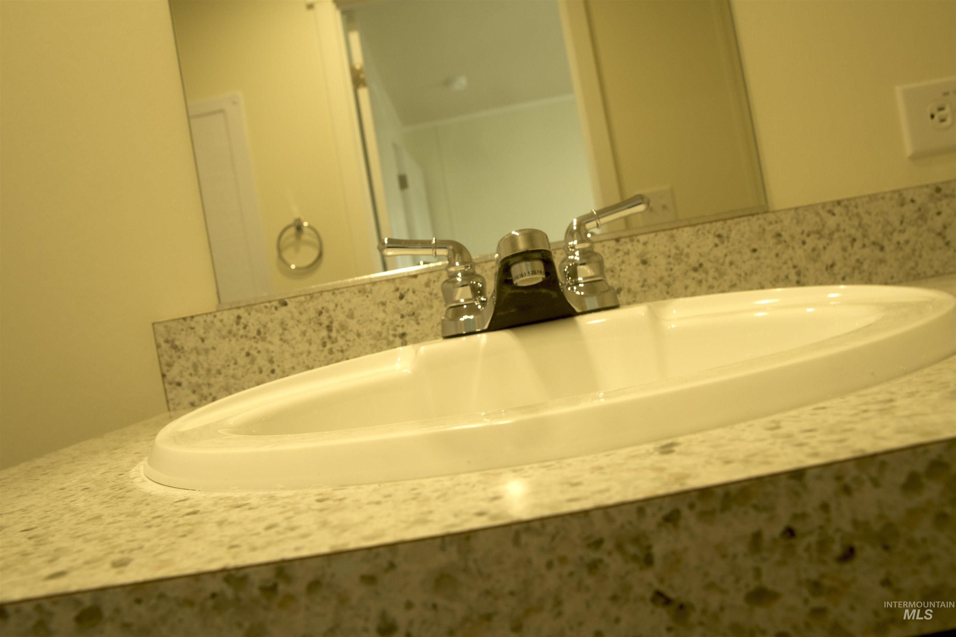 684 SE 10th St, Ontario, Oregon 97914, 3 Bedrooms, 2 Bathrooms, Residential For Sale, Price $125,000,MLS 98973388