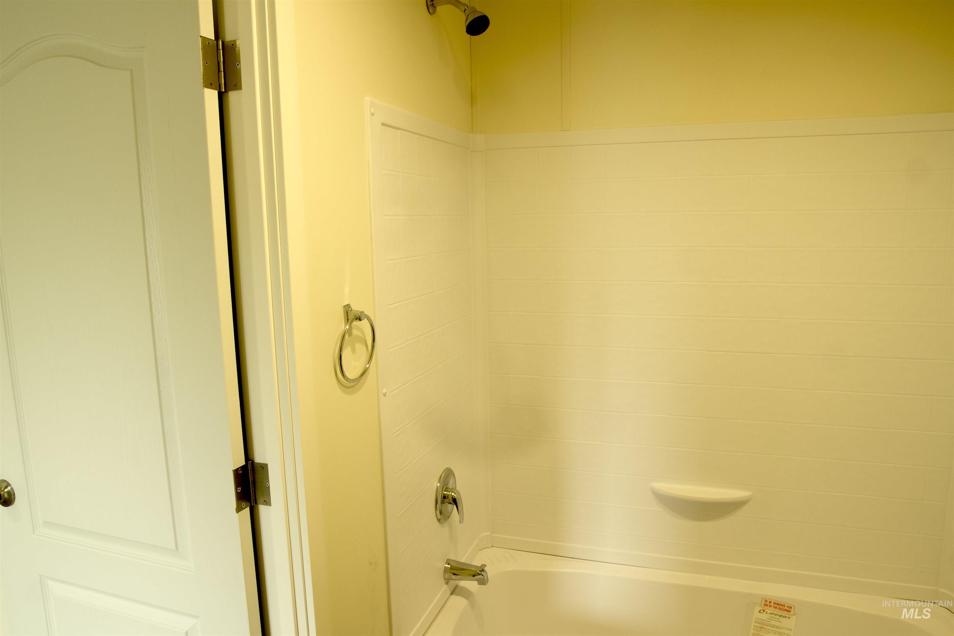 684 SE 10th St, Ontario, Oregon 97914, 3 Bedrooms, 2 Bathrooms, Residential For Sale, Price $125,000,MLS 98973388