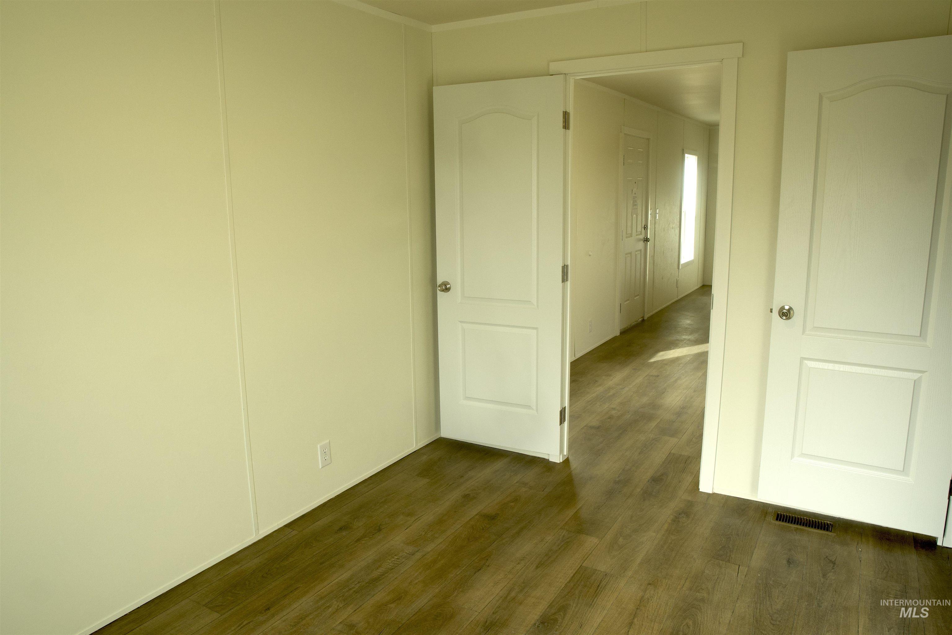 684 SE 10th St, Ontario, Oregon 97914, 3 Bedrooms, 2 Bathrooms, Residential For Sale, Price $125,000,MLS 98973388