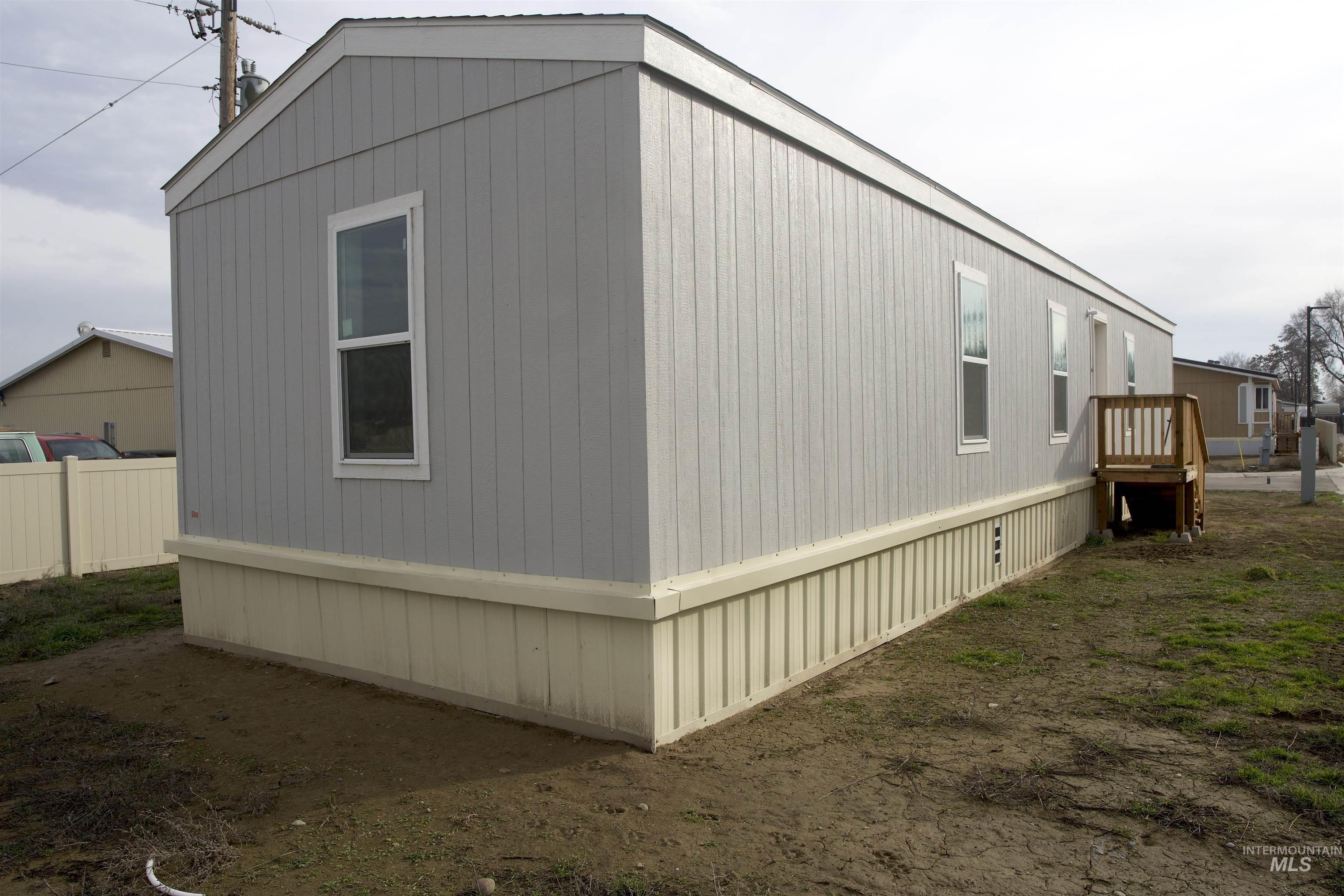 684 SE 10th St, Ontario, Oregon 97914, 3 Bedrooms, 2 Bathrooms, Residential For Sale, Price $125,000,MLS 98973388