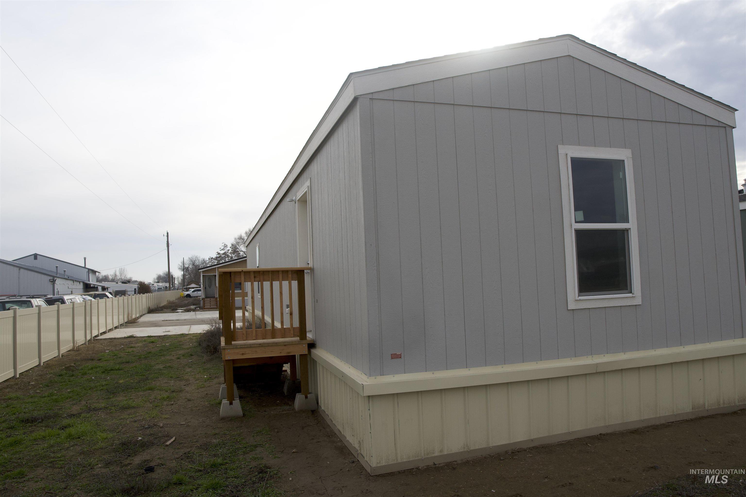 684 SE 10th St, Ontario, Oregon 97914, 3 Bedrooms, 2 Bathrooms, Residential For Sale, Price $125,000,MLS 98973388