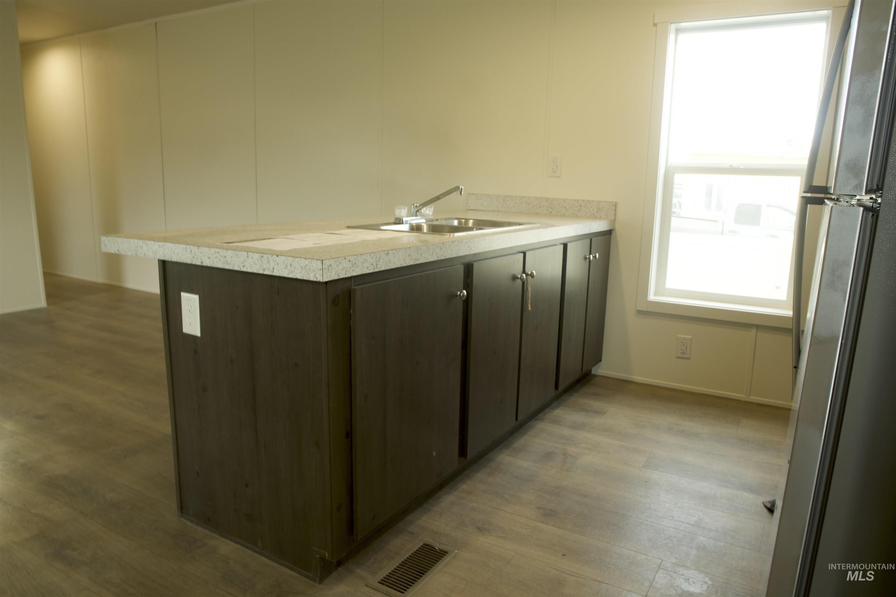 684 SE 10th St, Ontario, Oregon 97914, 3 Bedrooms, 2 Bathrooms, Residential For Sale, Price $125,000,MLS 98973388