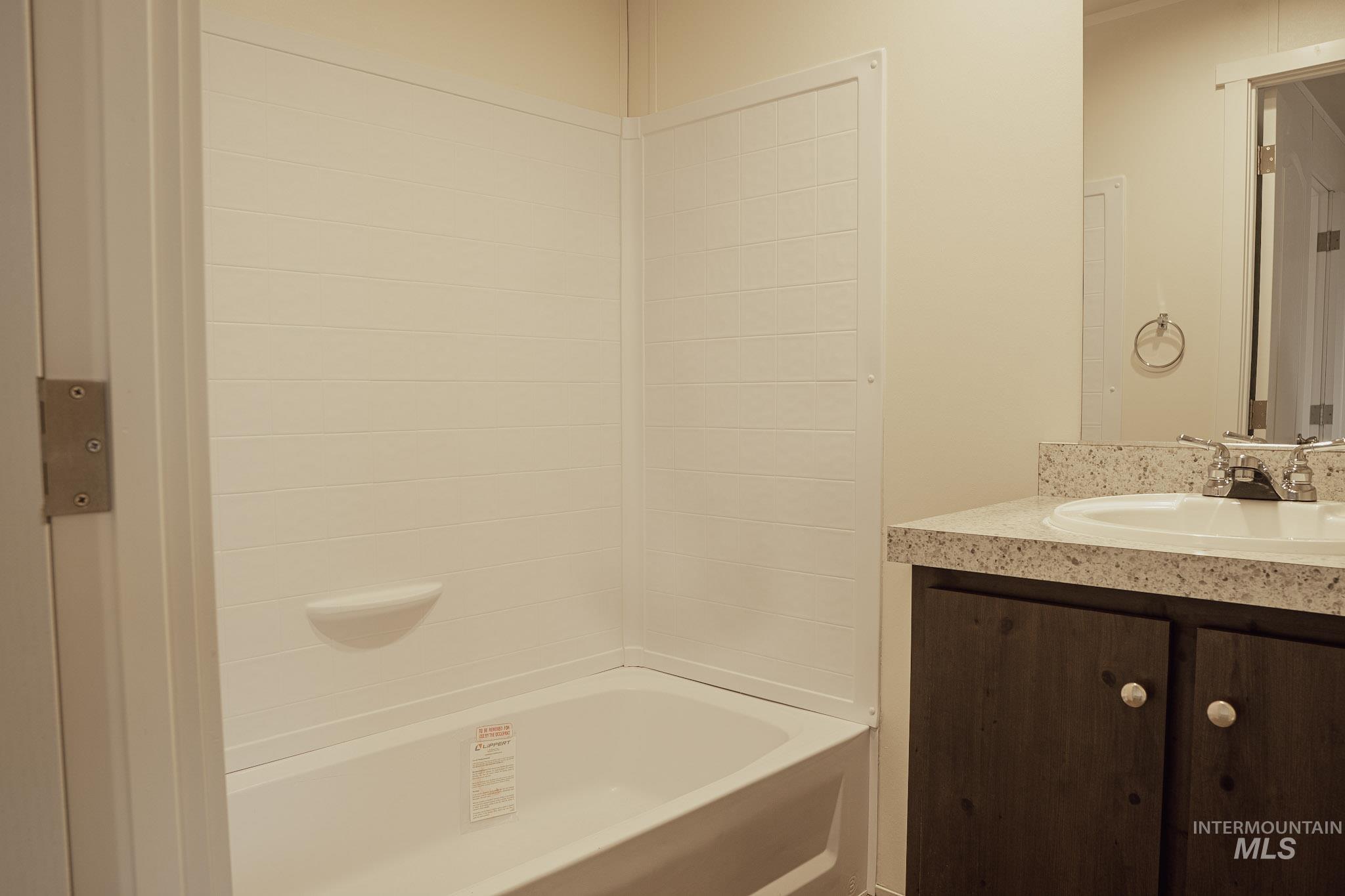 684 SE 10th St, Ontario, Oregon 97914, 3 Bedrooms, 2 Bathrooms, Residential For Sale, Price $125,000, 98973388