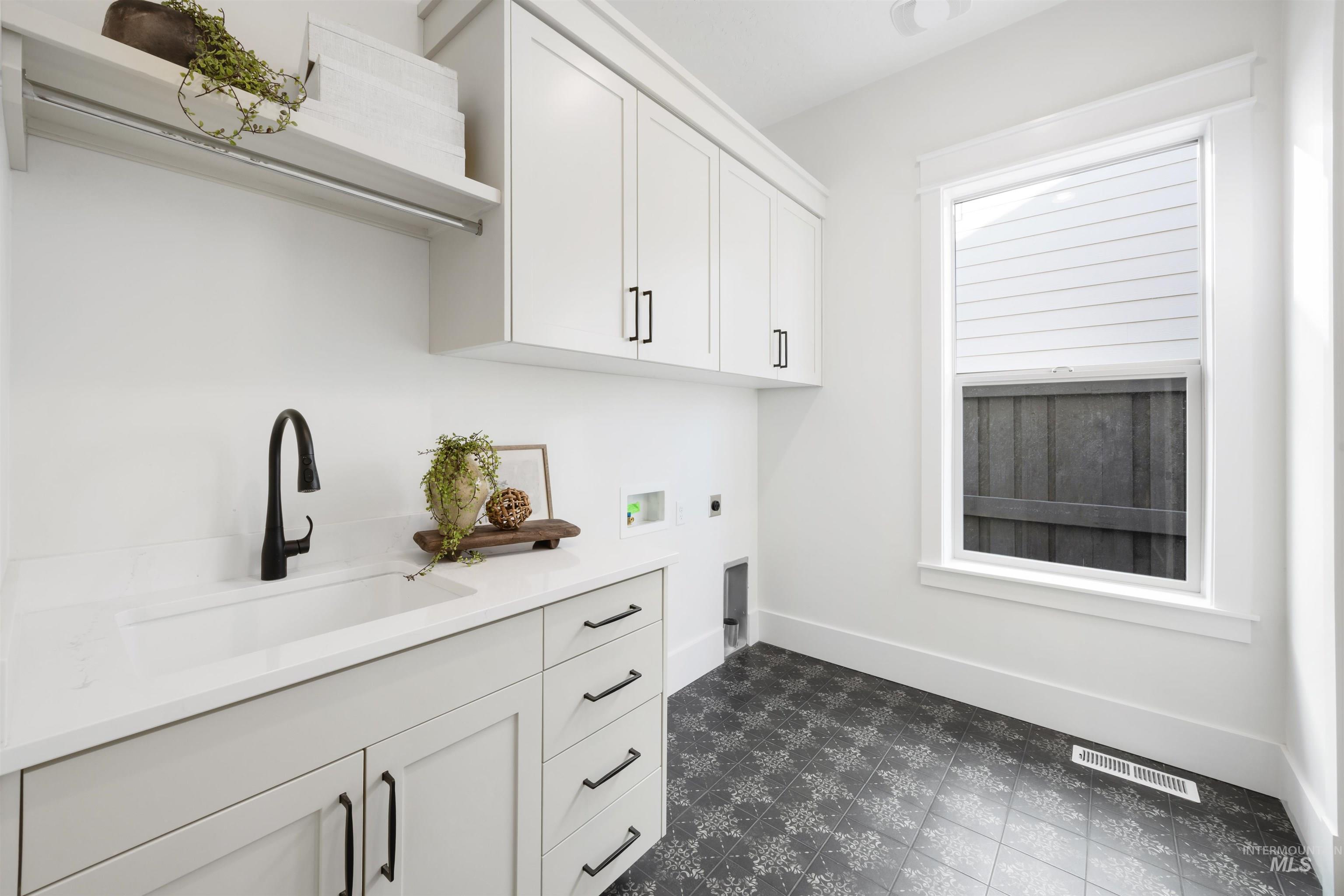 1034 E Escalation St, Meridian, Idaho 83642, 3 Bedrooms, 2.5 Bathrooms, Residential For Sale, Price $679,777,MLS 98973390