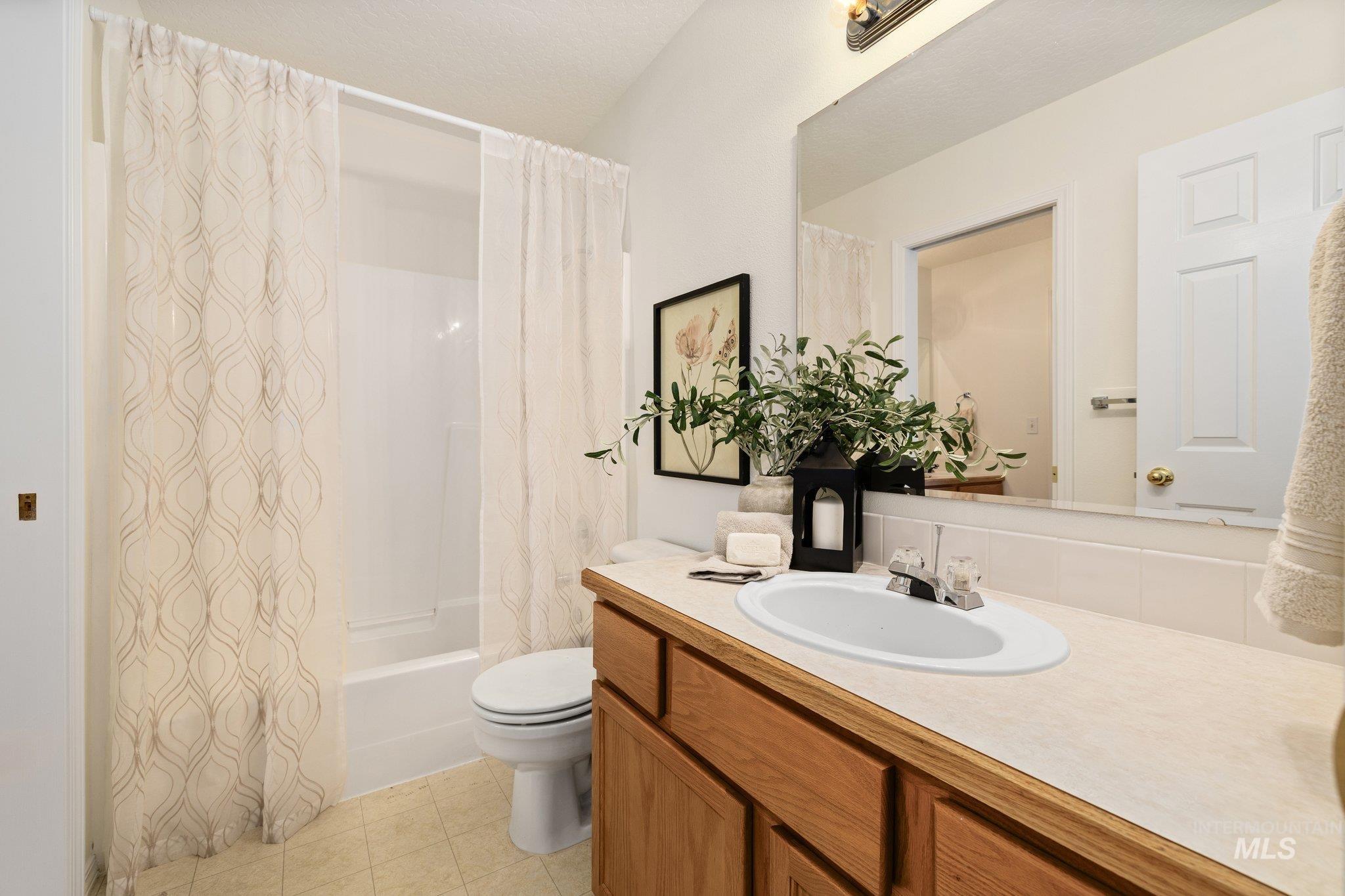 2900 S Ladera Pl, Boise, Idaho 83705, 3 Bedrooms, 2 Bathrooms, Residential For Sale, Price $374,000,MLS 98973392