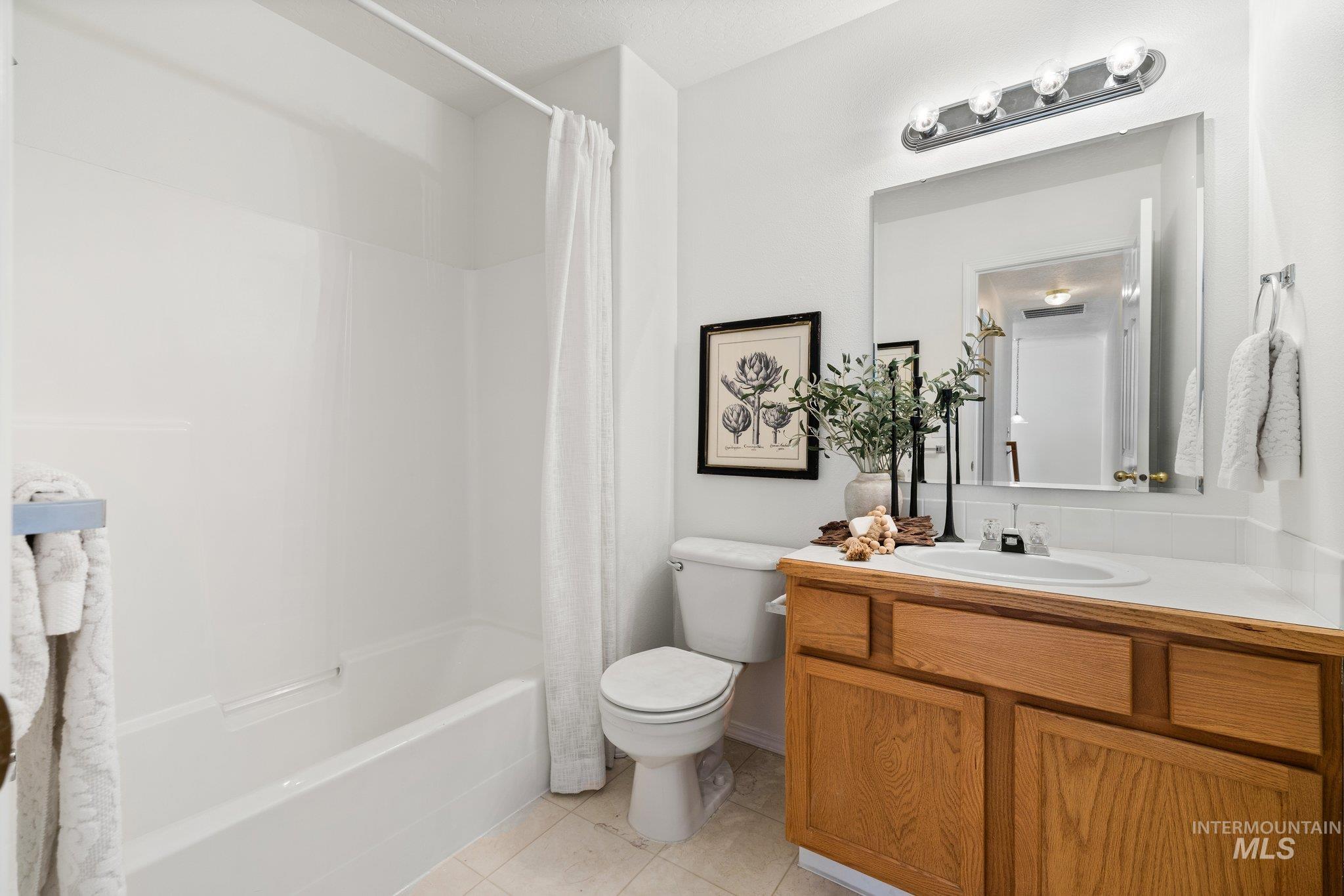 2900 S Ladera Pl, Boise, Idaho 83705, 3 Bedrooms, 2 Bathrooms, Residential For Sale, Price $374,000,MLS 98973392