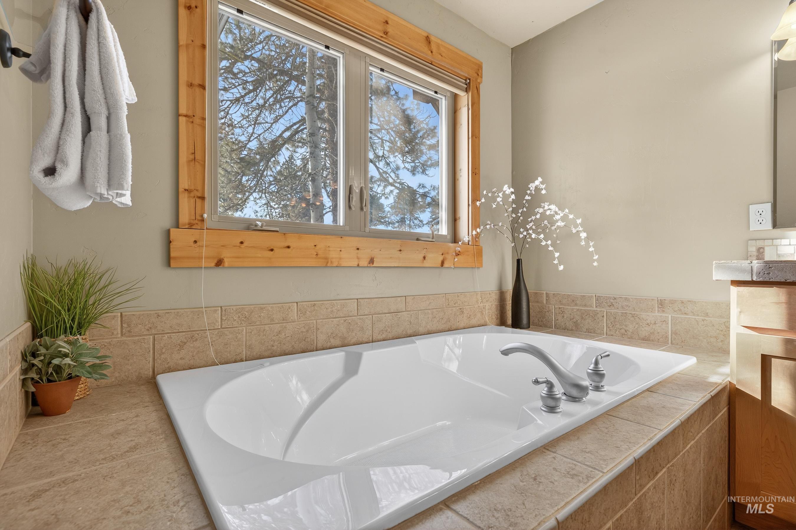 722 Lick Creek Rd, McCall, Idaho 83638, 3 Bedrooms, 3 Bathrooms, Residential For Sale, Price $799,000,MLS 98973394