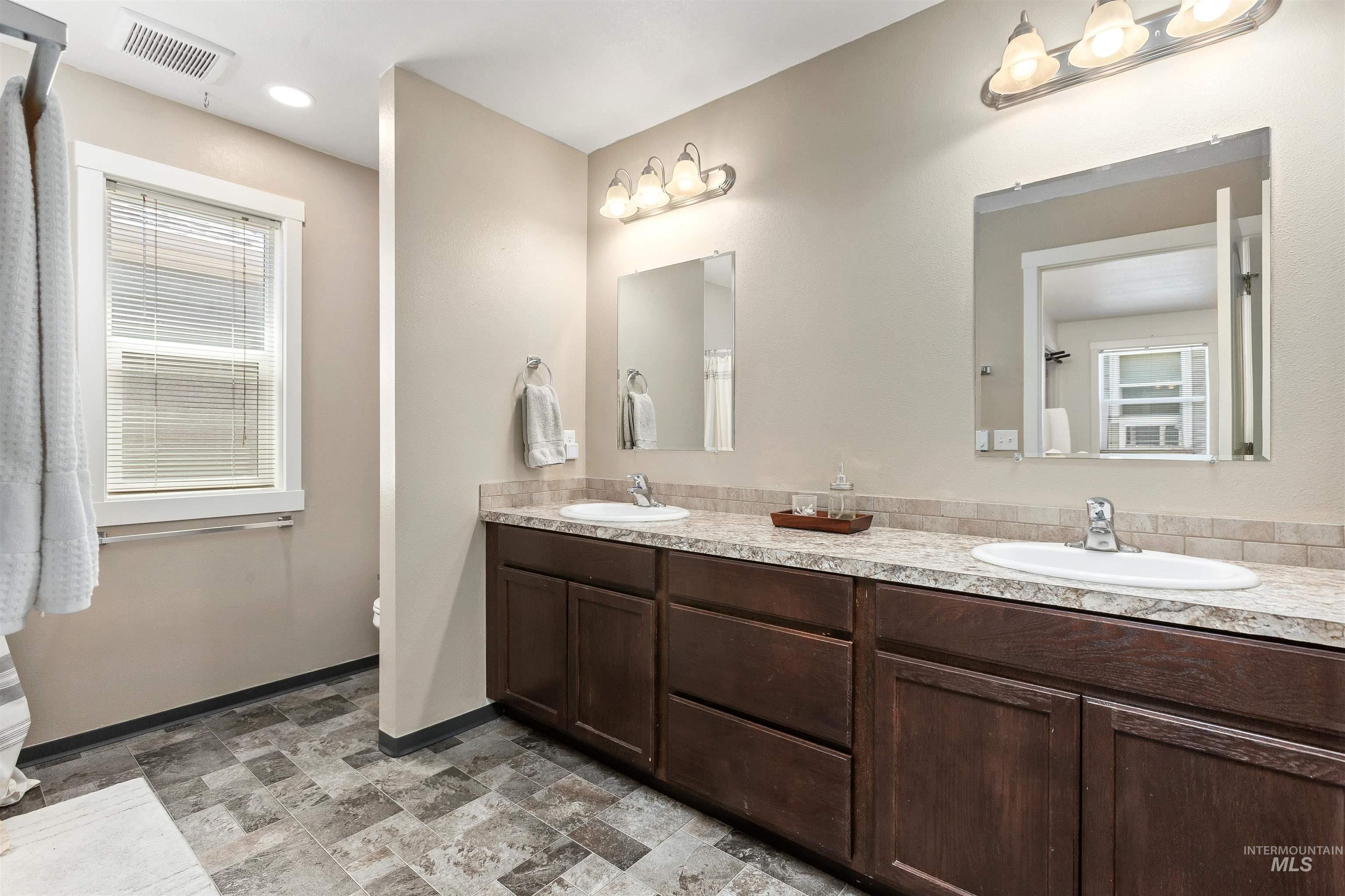 1162 Tiempo Dr, Moscow, Idaho 83843, 3 Bedrooms, 2.5 Bathrooms, Residential For Sale, Price $389,000,MLS 98973395