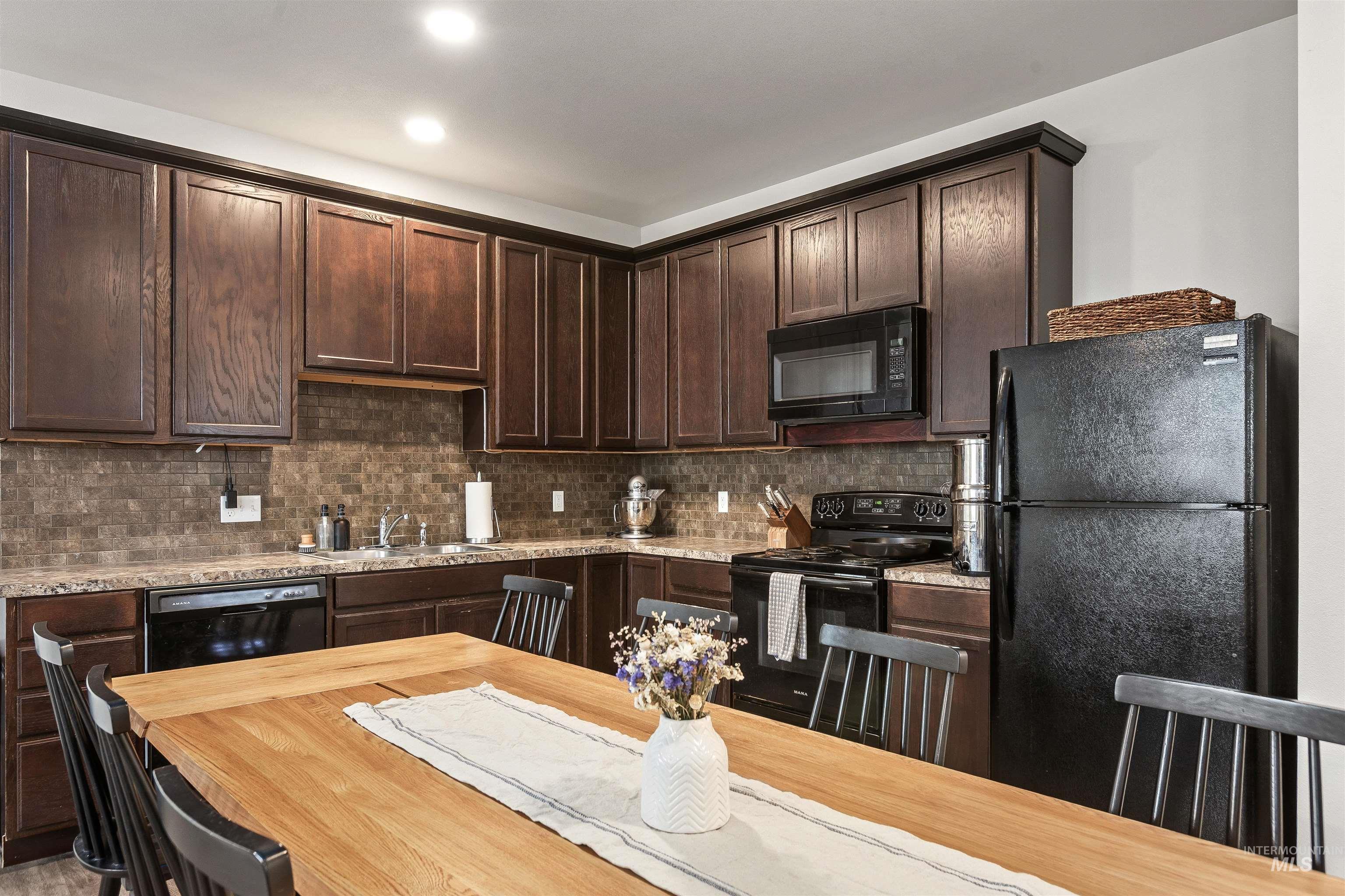 1162 Tiempo Dr, Moscow, Idaho 83843, 3 Bedrooms, 2.5 Bathrooms, Residential For Sale, Price $389,000,MLS 98973395