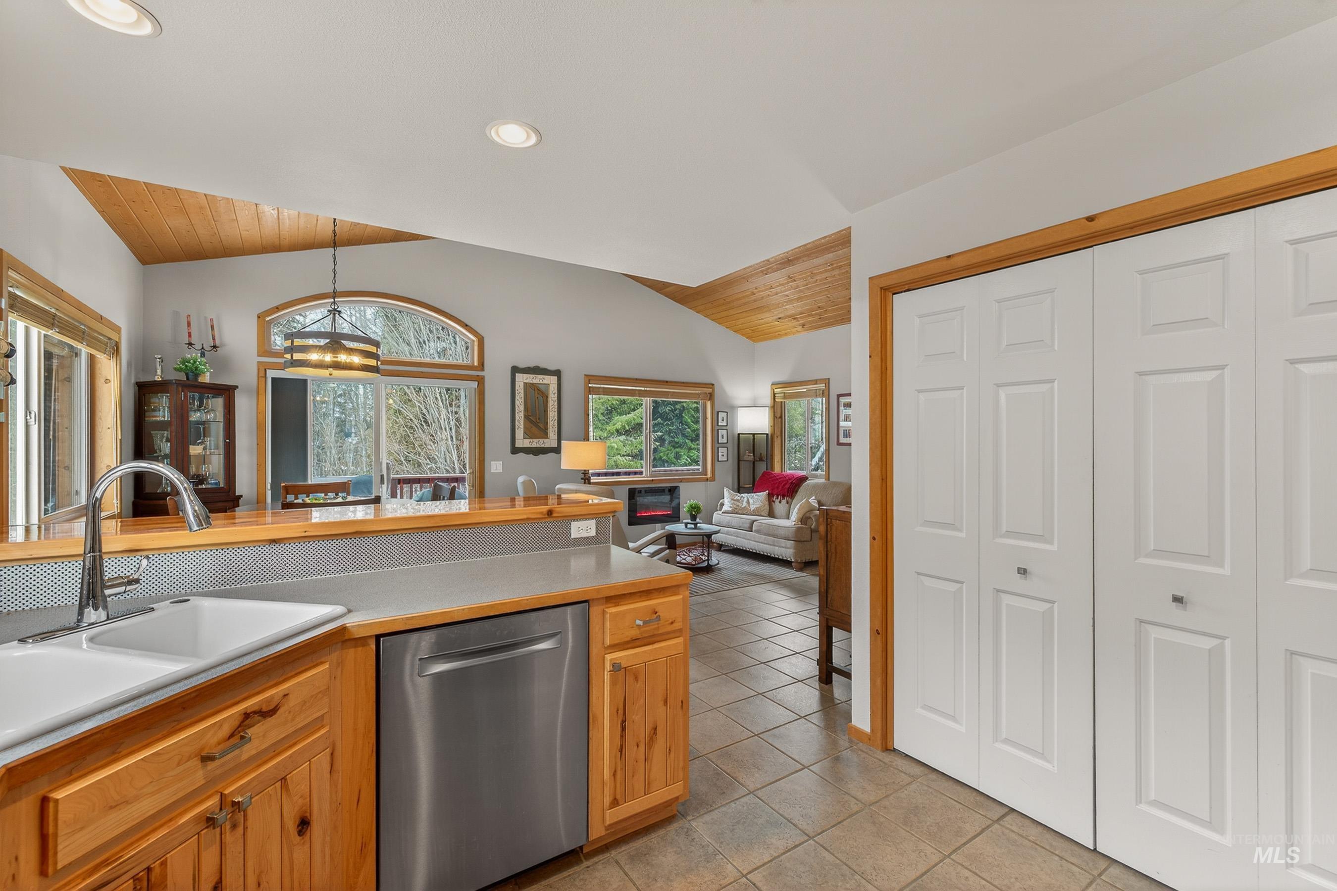 943 Cottage Court, McCall, Idaho 83638, 2 Bedrooms, 2 Bathrooms, Residential For Sale, Price $635,000,MLS 98973397