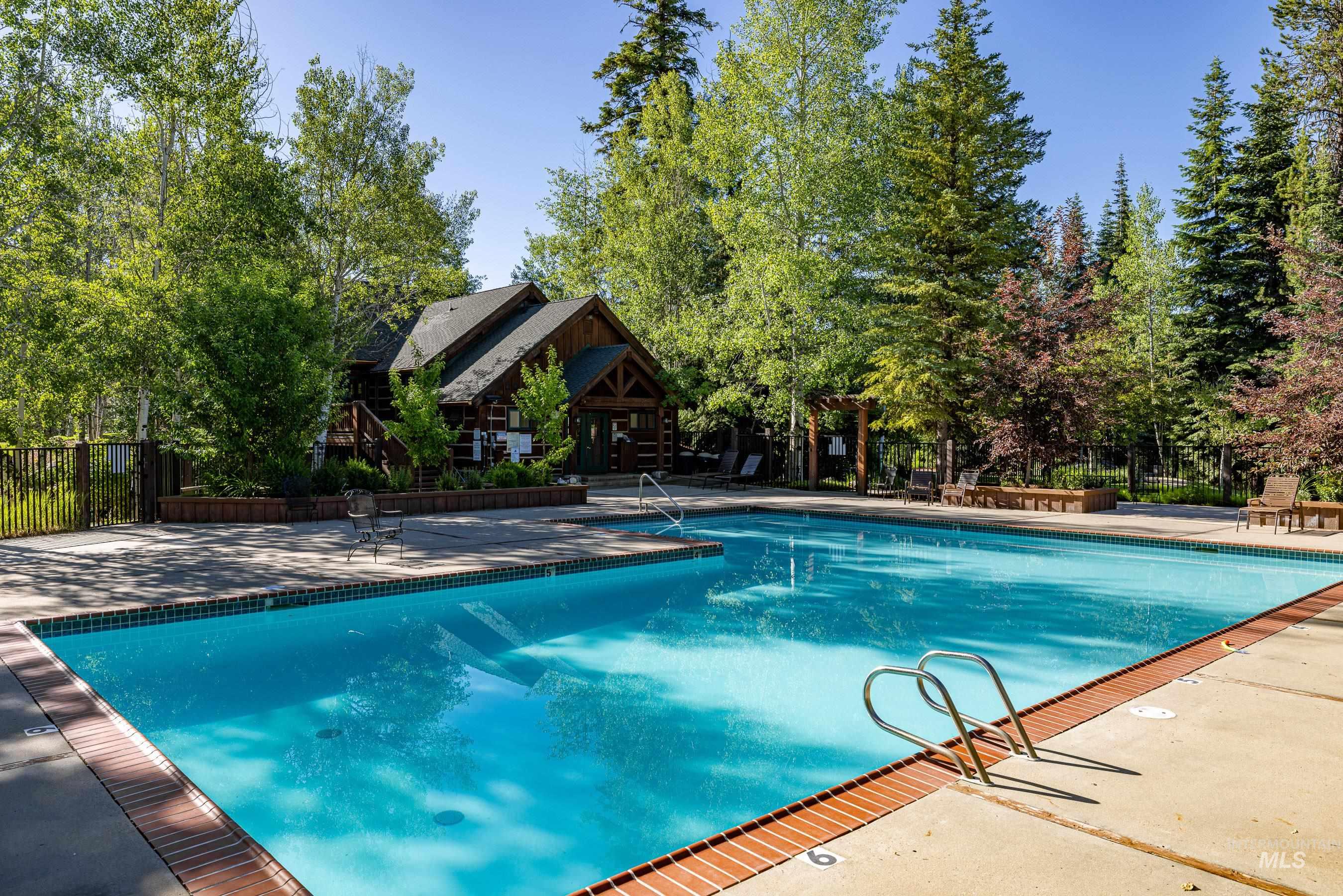 943 Cottage Court, McCall, Idaho 83638, 2 Bedrooms, 2 Bathrooms, Residential For Sale, Price $635,000,MLS 98973397