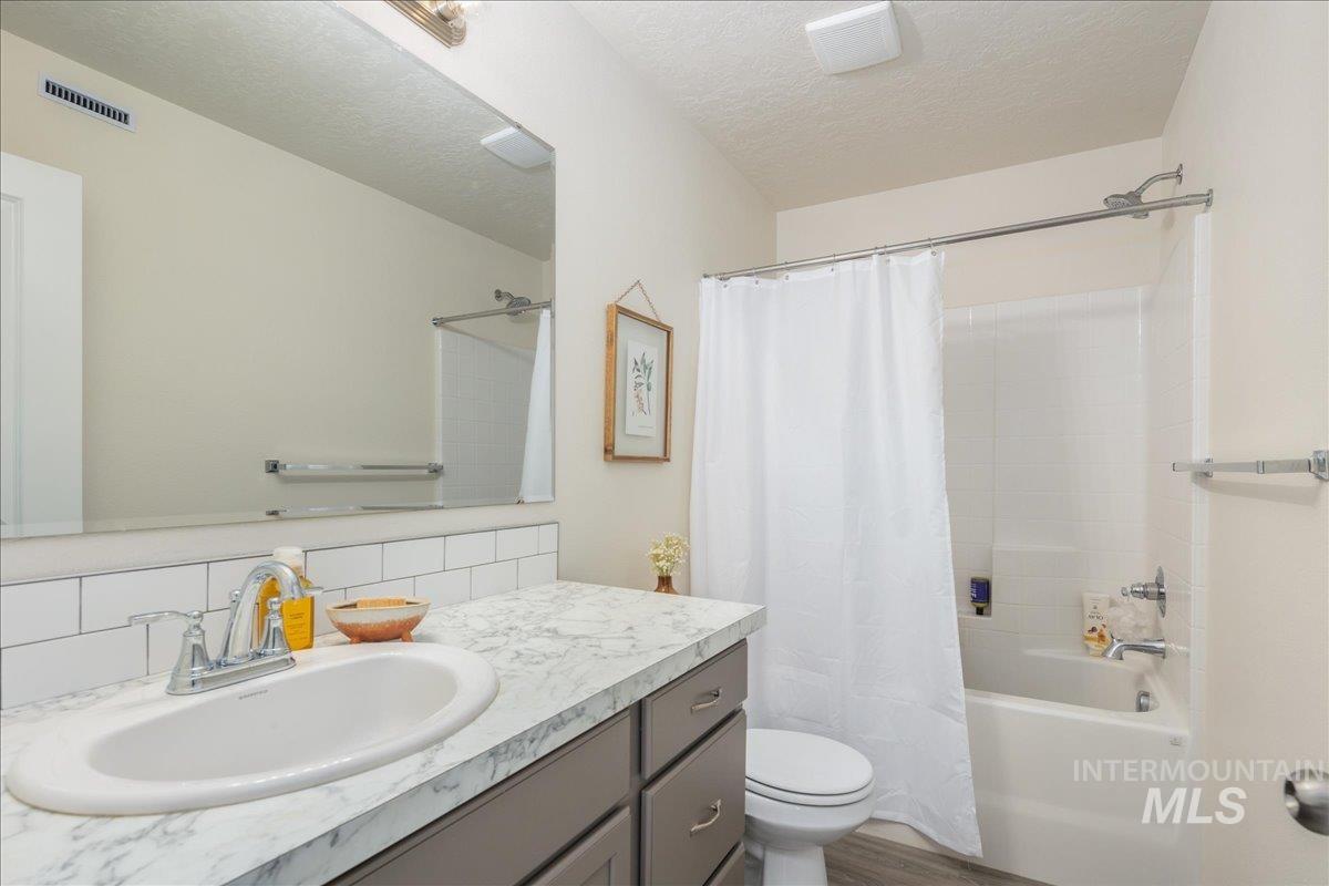 2329 E Spice Loop, Nampa, Idaho 83687, 3 Bedrooms, 3 Bathrooms, Residential For Sale, Price $335,000,MLS 98973398