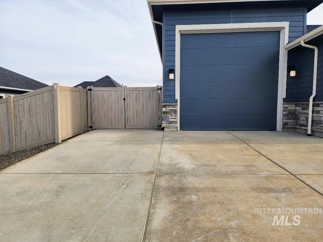 2408 S Hurd Ave., Nampa, Idaho 83686, 3 Bedrooms, 2 Bathrooms, Residential For Sale, Price $634,900,MLS 98973402