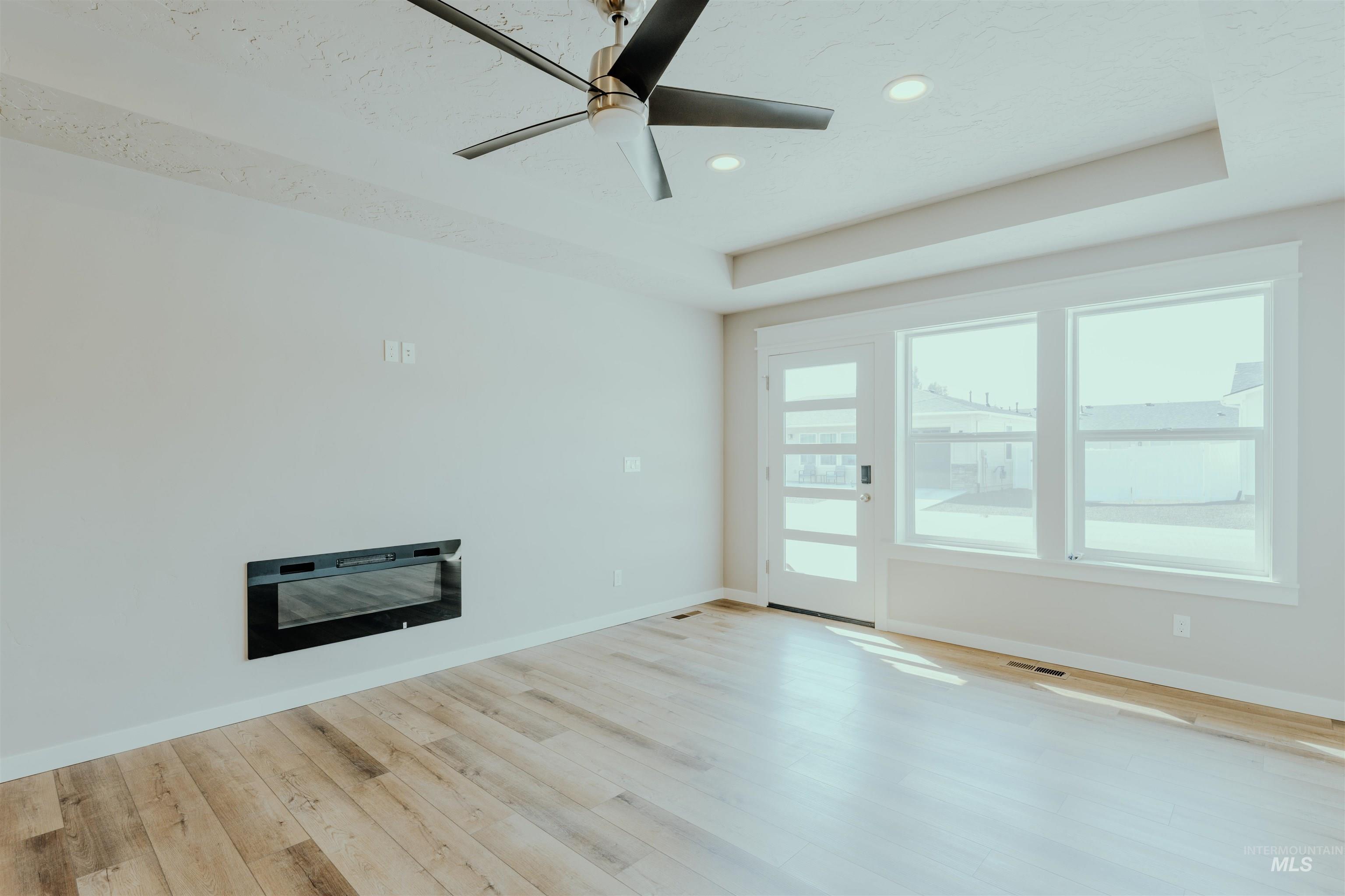 1233 Phillips Circle, Ontario, Oregon 97914-3905, 2 Bedrooms, 2 Bathrooms, Residential For Sale, Price $230,000,MLS 98973403