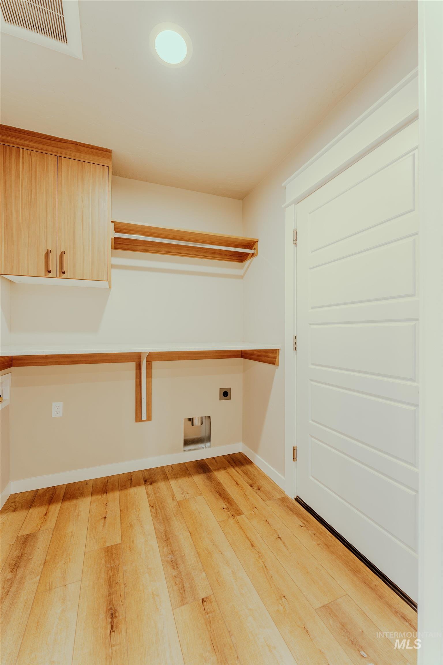 1233 Phillips Circle, Ontario, Oregon 97914-3905, 2 Bedrooms, 2 Bathrooms, Residential For Sale, Price $230,000,MLS 98973403