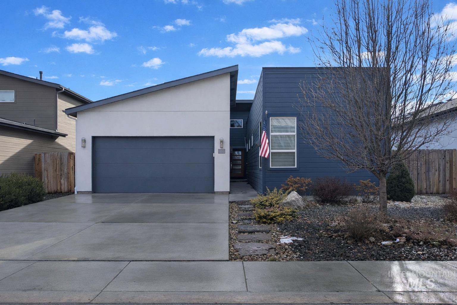 5961 W Lucky Lane, Boise, Idaho 83703, 3 Bedrooms, 2 Bathrooms, Residential For Sale, Price $529,900,MLS 98973404