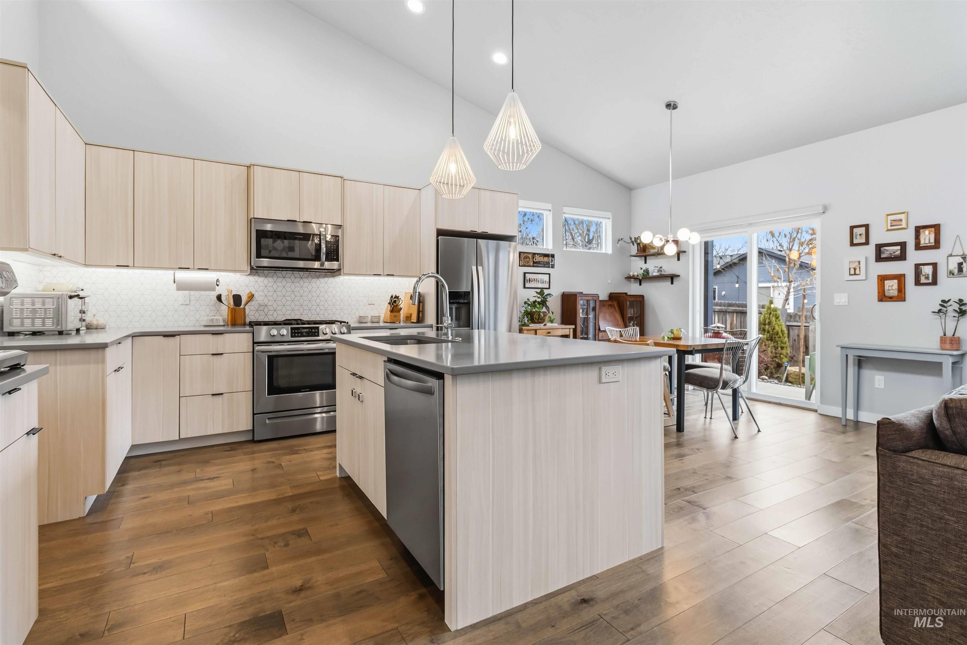 5961 W Lucky Lane, Boise, Idaho 83703, 3 Bedrooms, 2 Bathrooms, Residential For Sale, Price $529,900,MLS 98973404