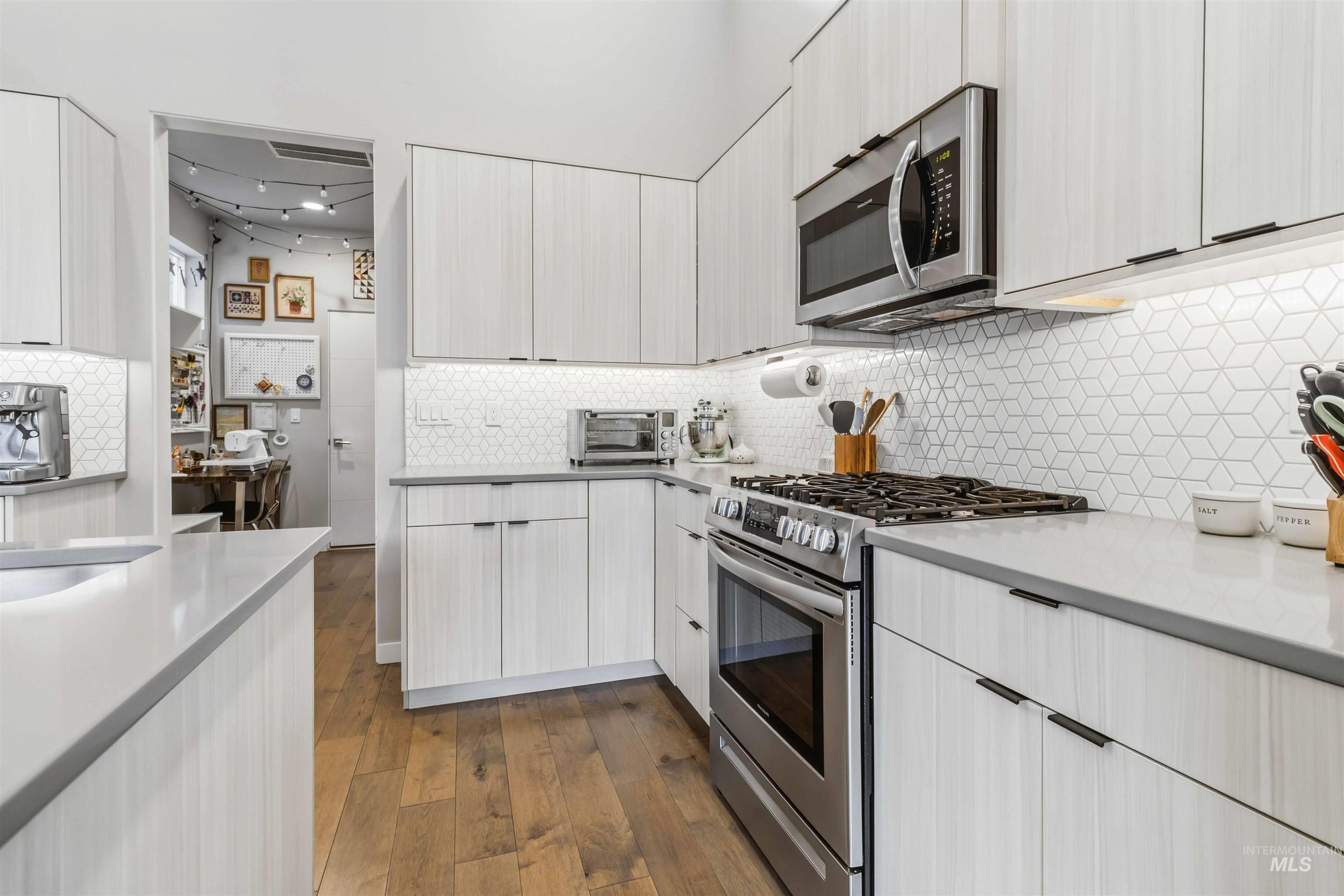 5961 W Lucky Lane, Boise, Idaho 83703, 3 Bedrooms, 2 Bathrooms, Residential For Sale, Price $529,900,MLS 98973404