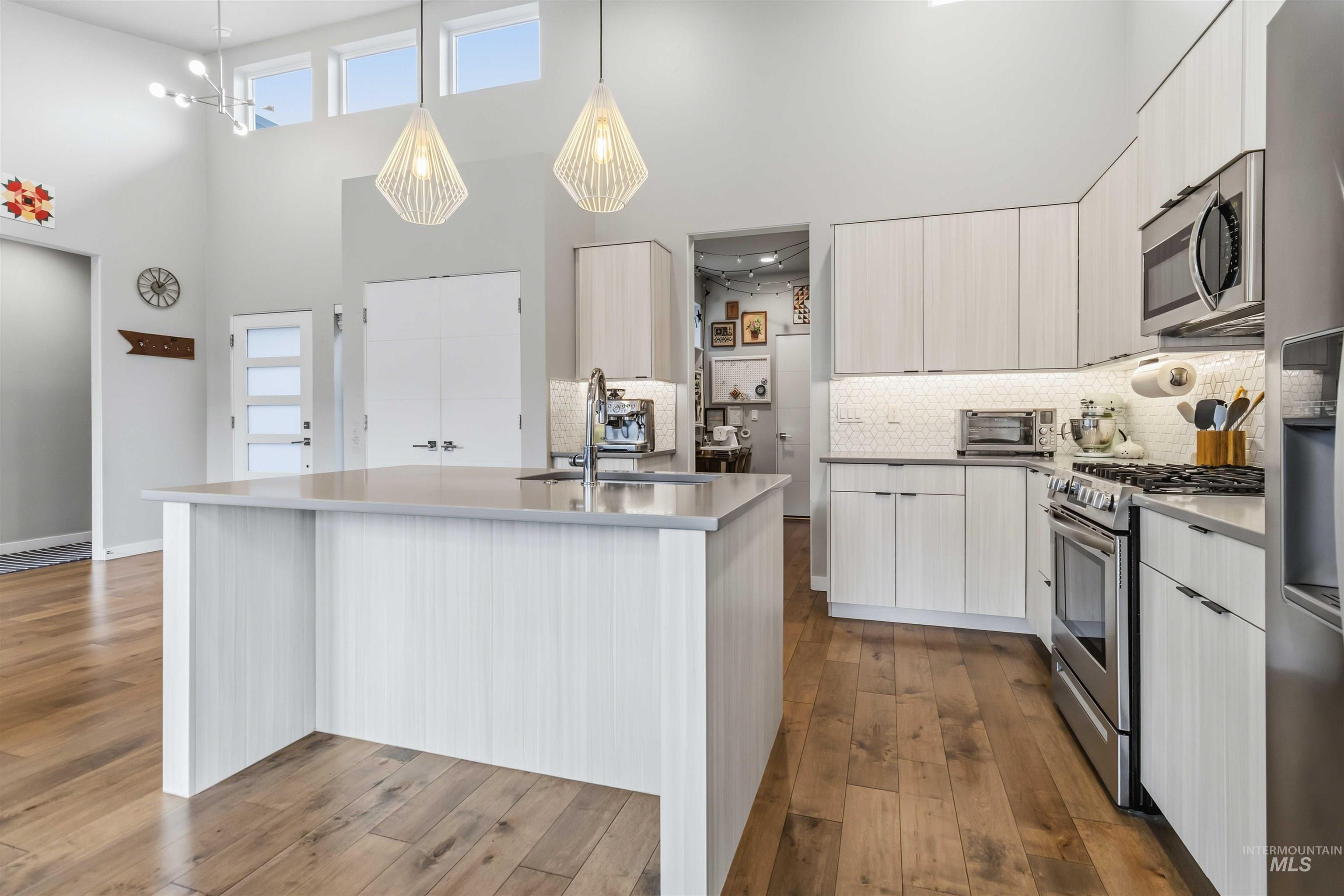 5961 W Lucky Lane, Boise, Idaho 83703, 3 Bedrooms, 2 Bathrooms, Residential For Sale, Price $529,900,MLS 98973404