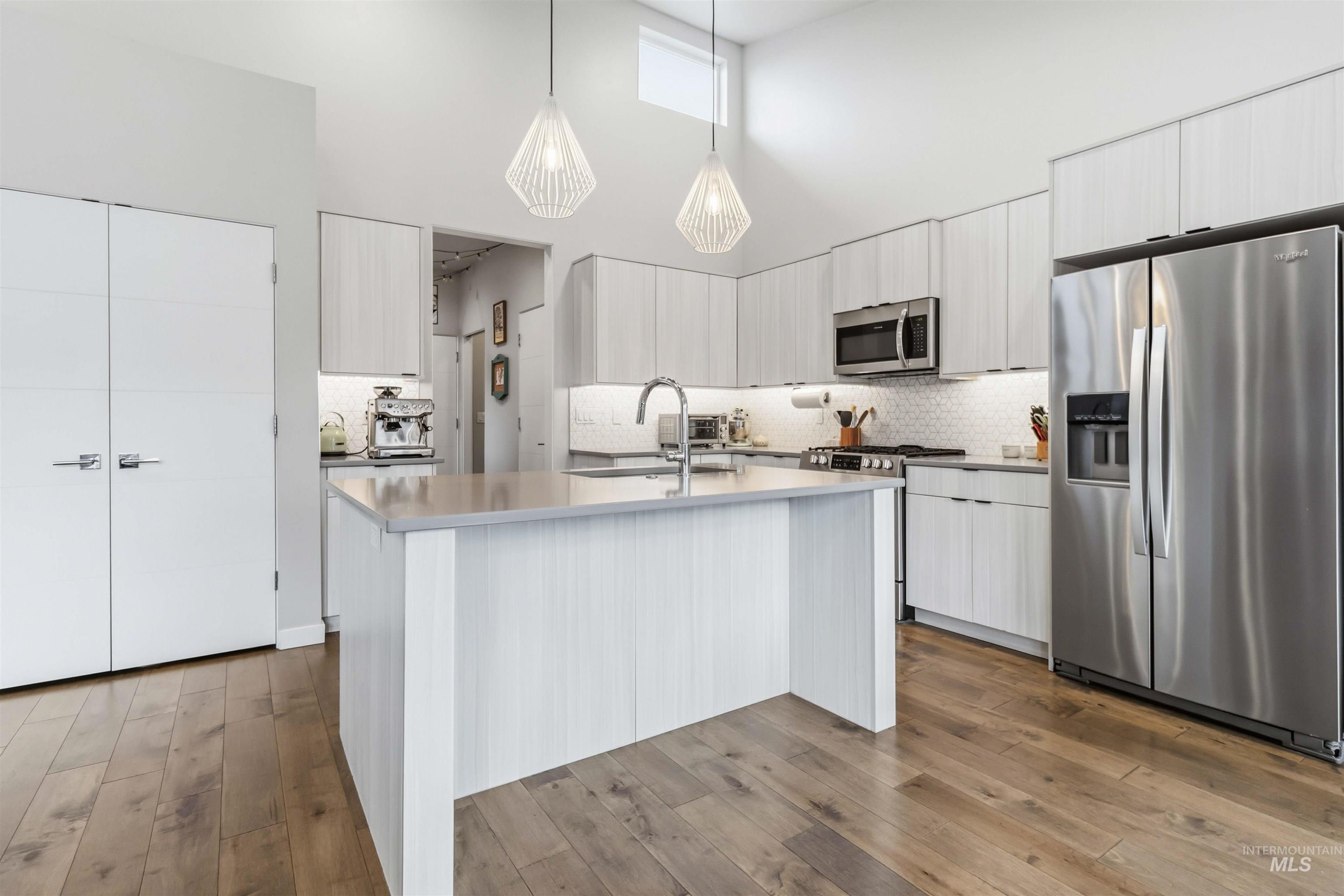 5961 W Lucky Lane, Boise, Idaho 83703, 3 Bedrooms, 2 Bathrooms, Residential For Sale, Price $529,900,MLS 98973404