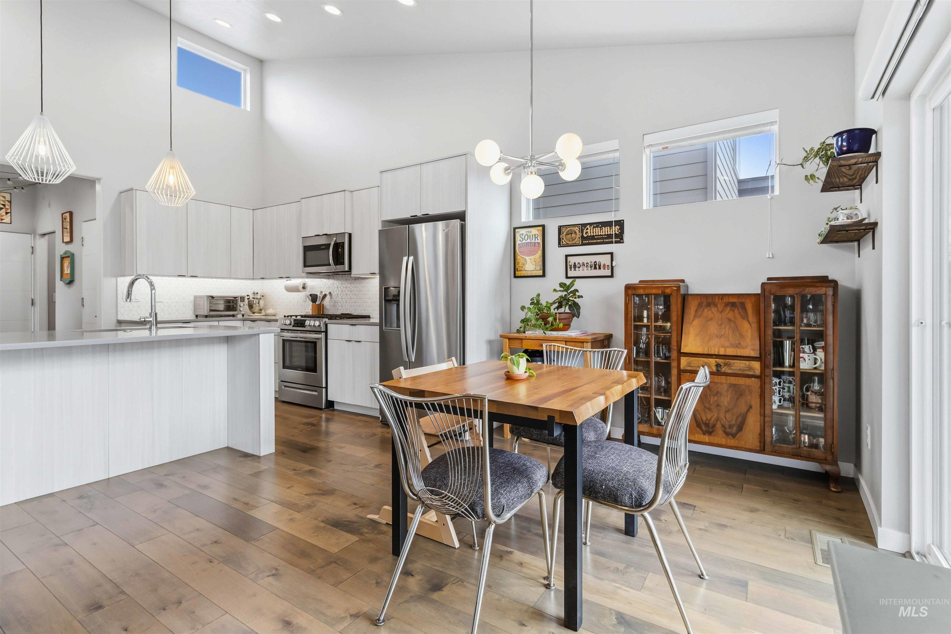 5961 W Lucky Lane, Boise, Idaho 83703, 3 Bedrooms, 2 Bathrooms, Residential For Sale, Price $529,900,MLS 98973404