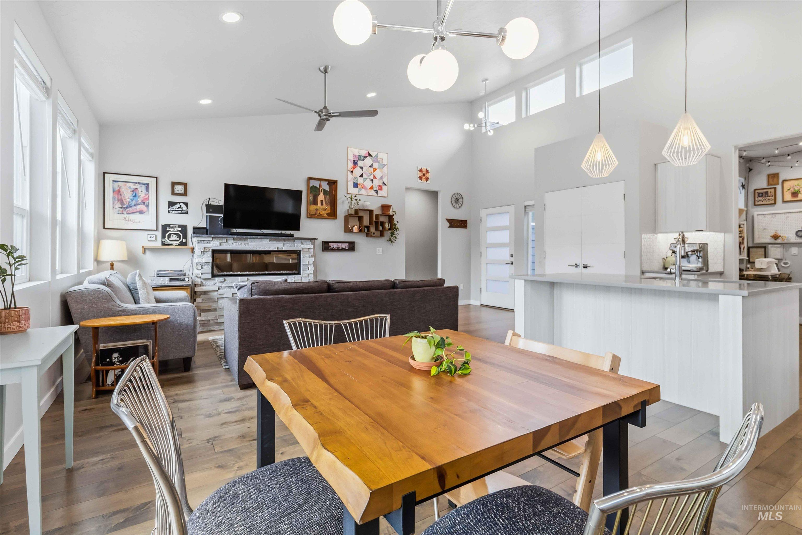 5961 W Lucky Lane, Boise, Idaho 83703, 3 Bedrooms, 2 Bathrooms, Residential For Sale, Price $529,900,MLS 98973404