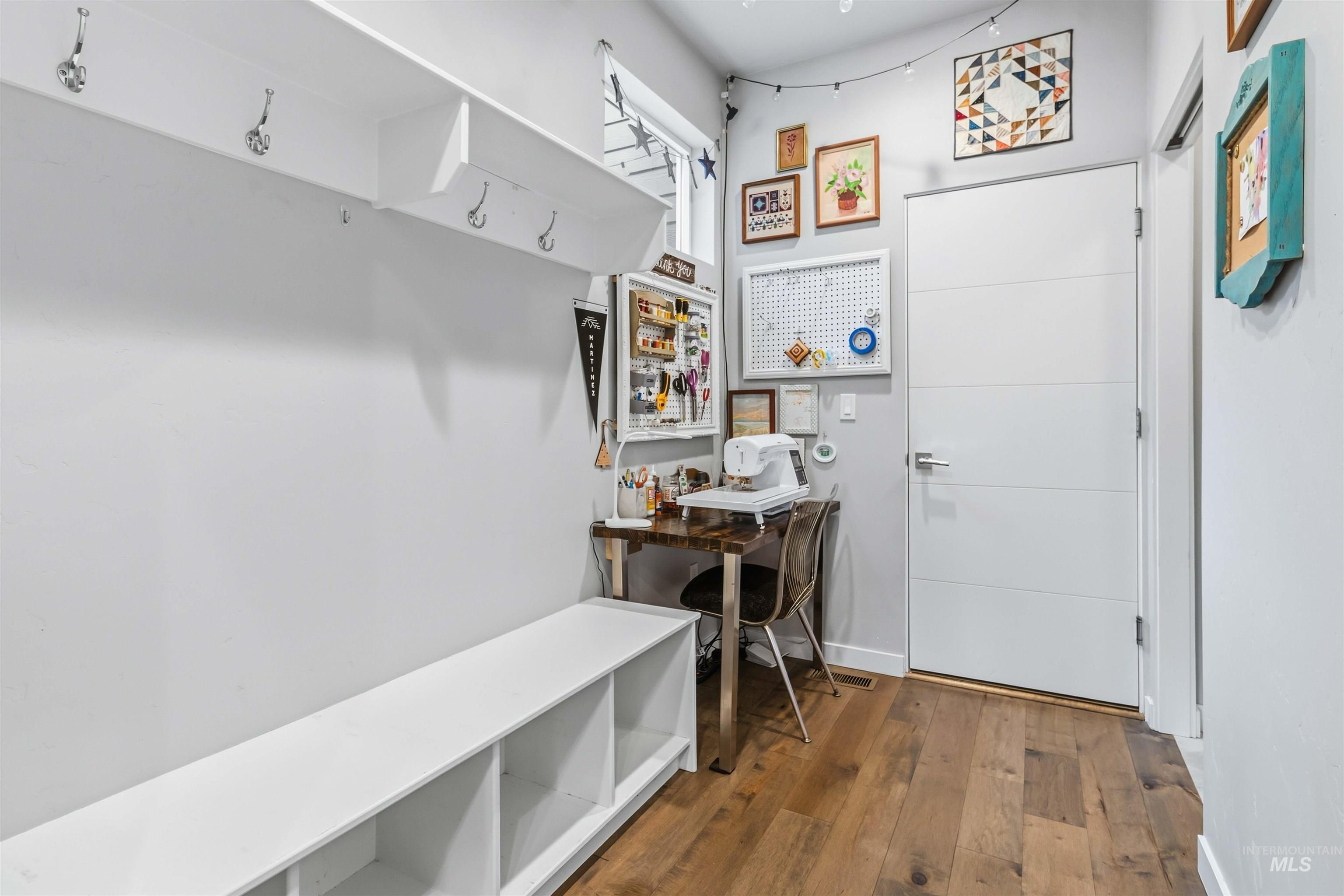 5961 W Lucky Lane, Boise, Idaho 83703, 3 Bedrooms, 2 Bathrooms, Residential For Sale, Price $529,900,MLS 98973404