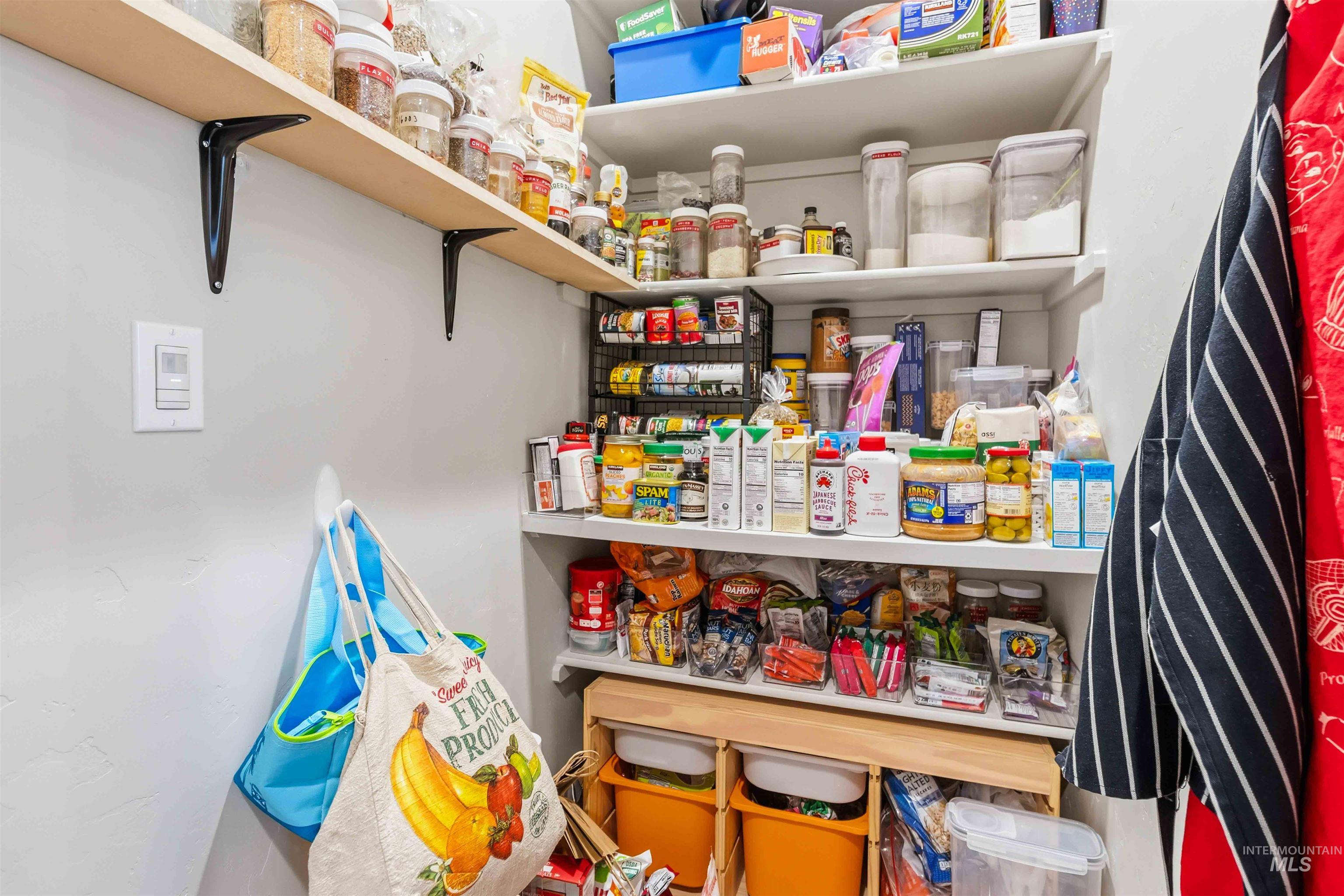 5961 W Lucky Lane, Boise, Idaho 83703, 3 Bedrooms, 2 Bathrooms, Residential For Sale, Price $529,900,MLS 98973404