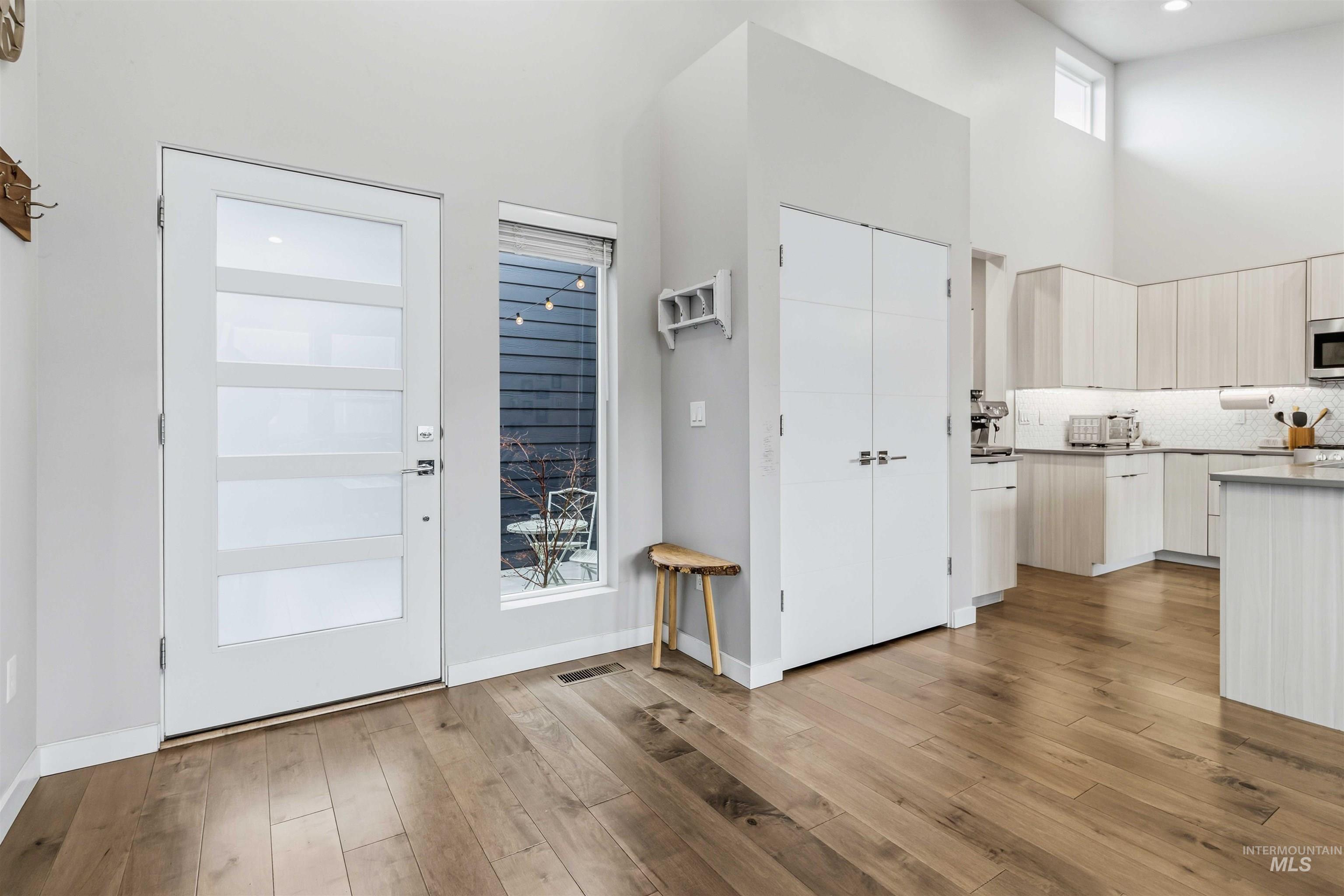 5961 W Lucky Lane, Boise, Idaho 83703, 3 Bedrooms, 2 Bathrooms, Residential For Sale, Price $529,900,MLS 98973404