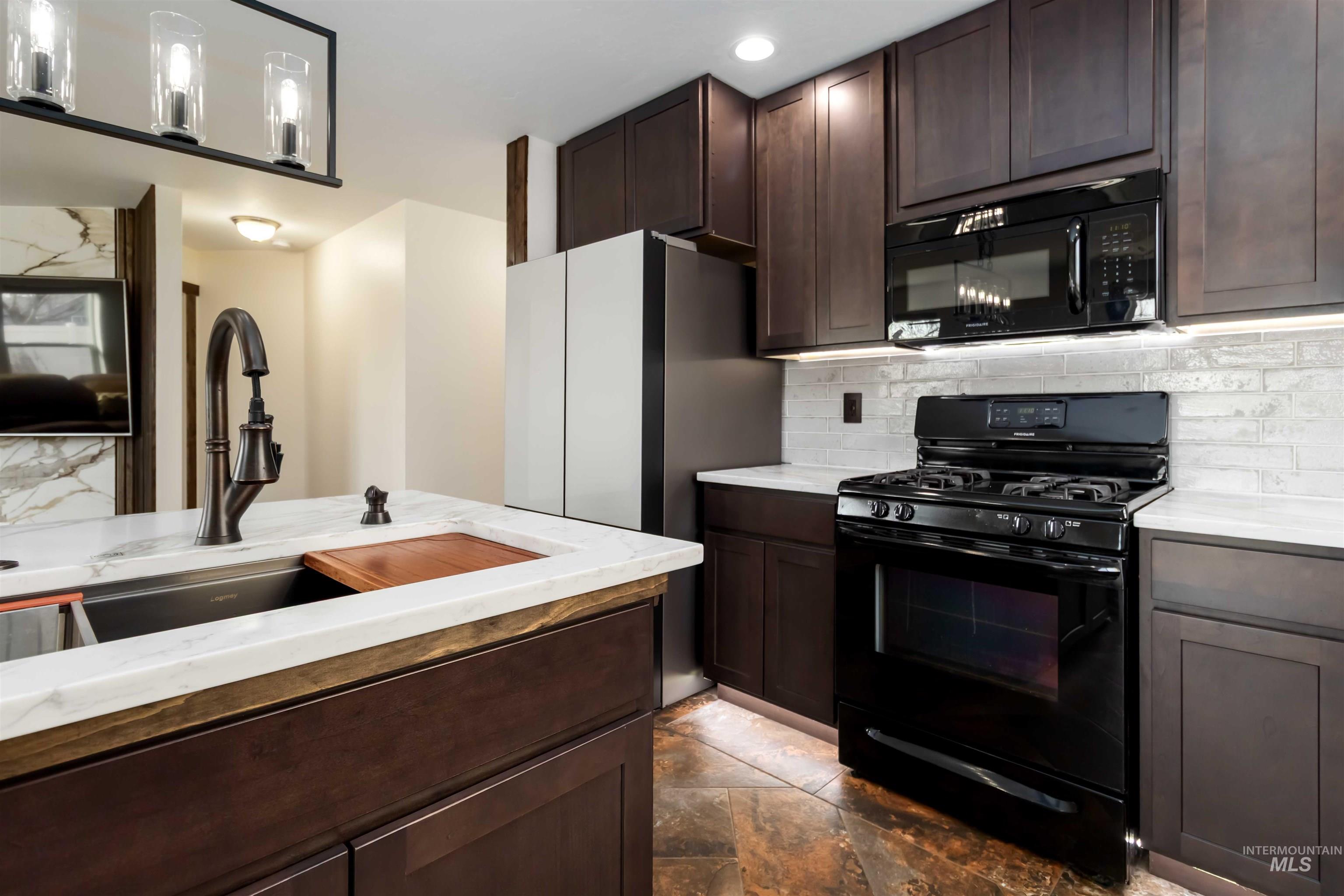 18380 Harvester Ave, Nampa, Idaho 83687, 3 Bedrooms, 2 Bathrooms, Residential For Sale, Price $460,000,MLS 98973406