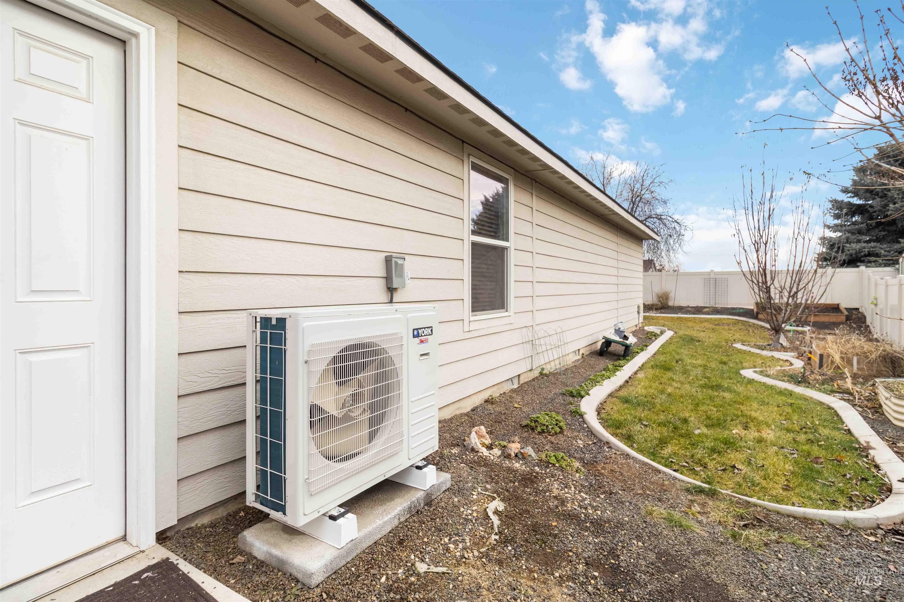 18380 Harvester Ave, Nampa, Idaho 83687, 3 Bedrooms, 2 Bathrooms, Residential For Sale, Price $460,000,MLS 98973406