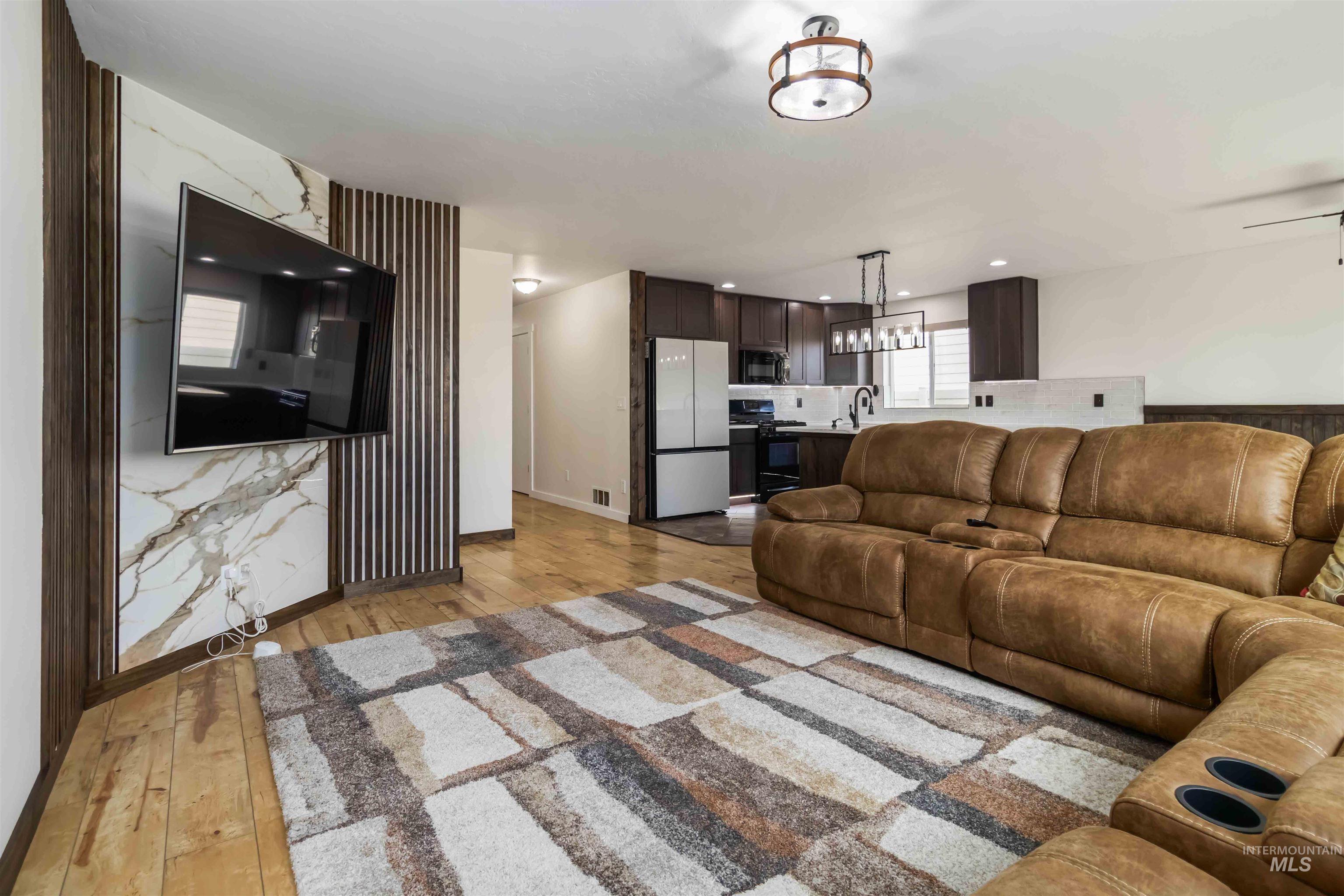 18380 Harvester Ave, Nampa, Idaho 83687, 3 Bedrooms, 2 Bathrooms, Residential For Sale, Price $460,000,MLS 98973406