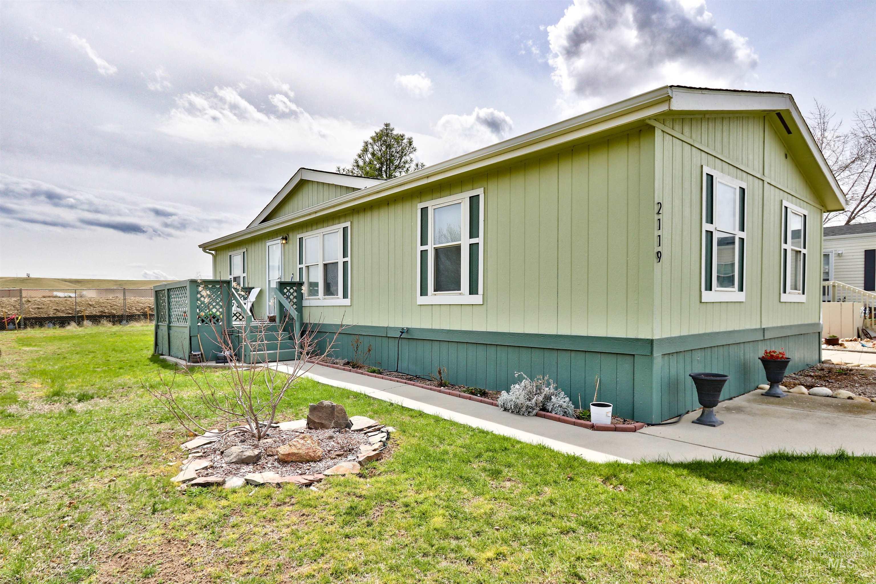 2119 E Blue Sage, Boise, Idaho 83716, 3 Bedrooms, 2 Bathrooms, Residential For Sale, Price $138,900,MLS 98973410