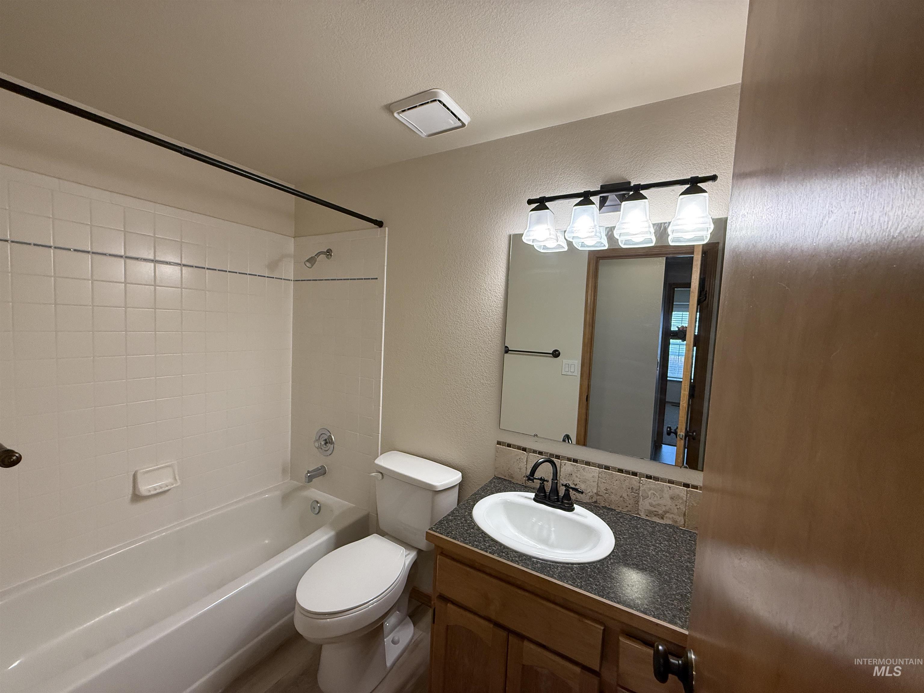 6169 N Portsmouth, Boise, Idaho 83714, 3 Bedrooms, 2 Bathrooms, Residential For Sale, Price $525,000,MLS 98973411